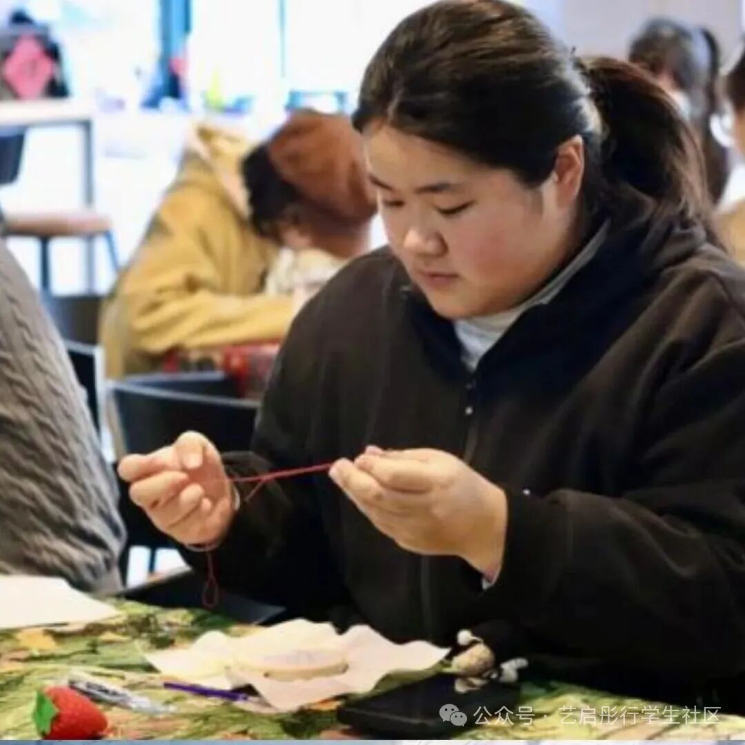 20251204针线传情,绣韵连心——“艺启美”刺绣主题美育沙龙成功举办摄影:梅煜琪 闵一宸3 20251204针线传情,绣韵连心——“艺启美”刺绣主题美育沙龙成功举办摄影:梅煜琪 闵一宸3