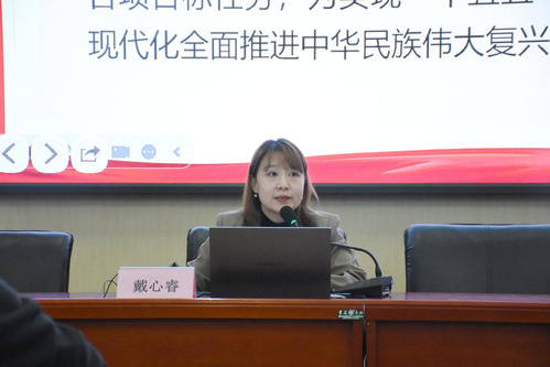 1宣讲团成员戴心睿老师在报告会上为全院师生做专题宣讲