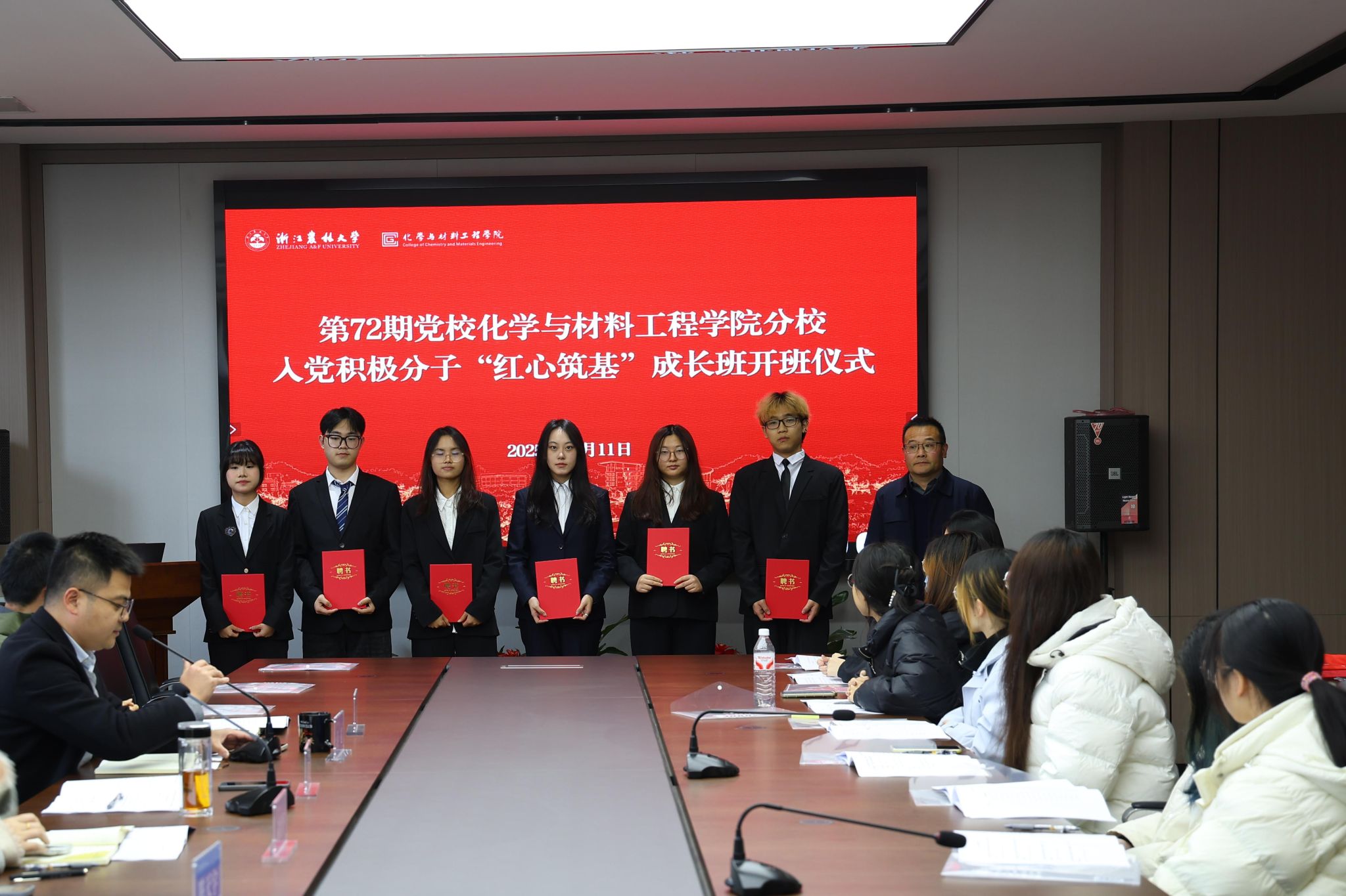 B4CC6ED8AEF0650C87F07EF61B1_558D75B1_4B4DE