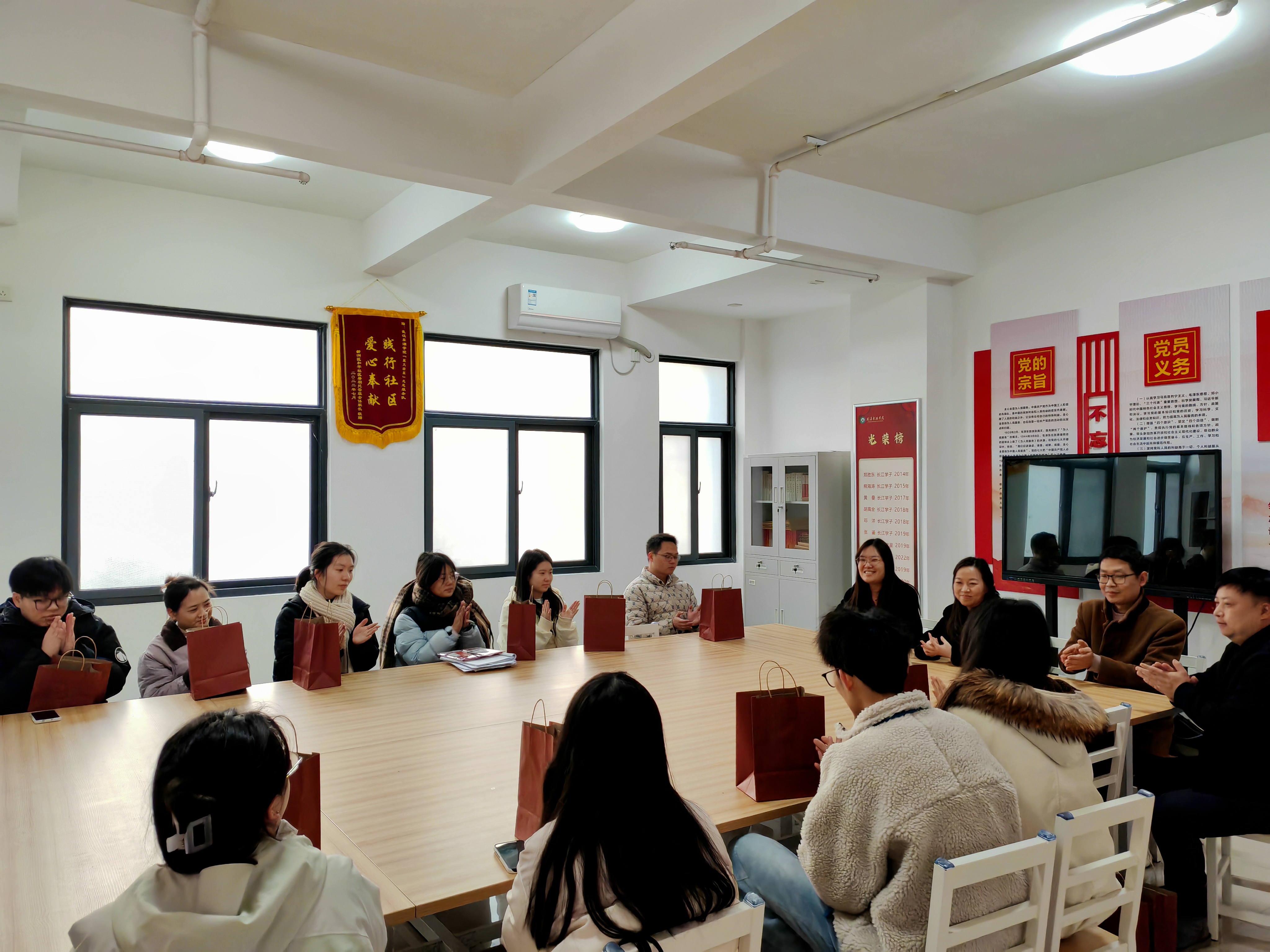 为考生加油鼓劲