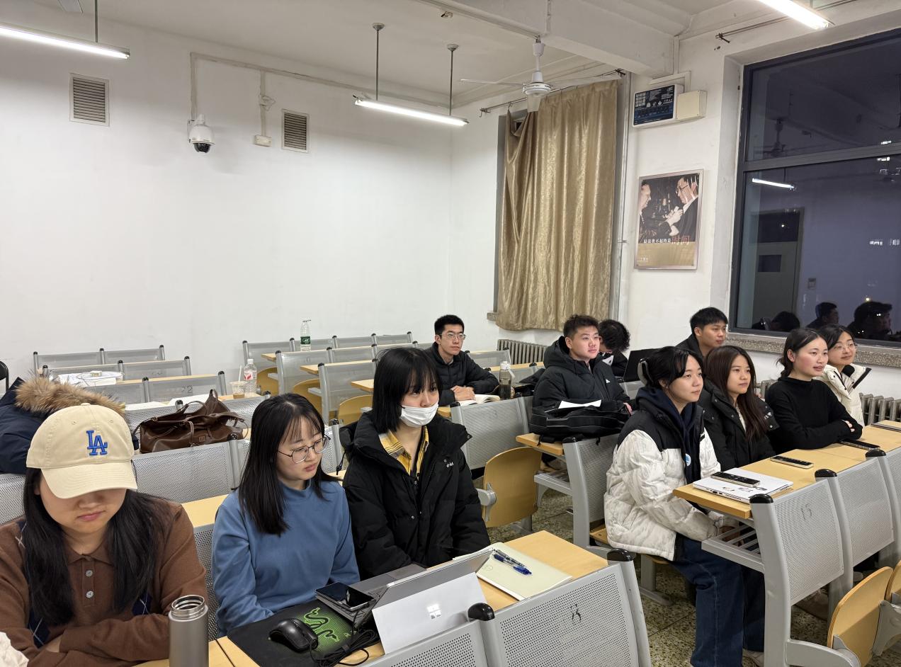 13a7e53f77fc49328f1c1ea9f4a71d90