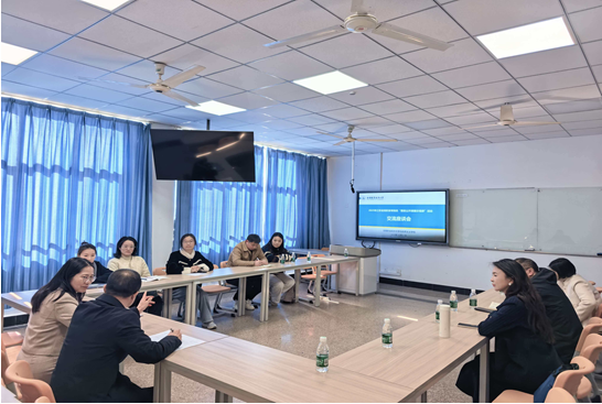 与会教师座谈交流