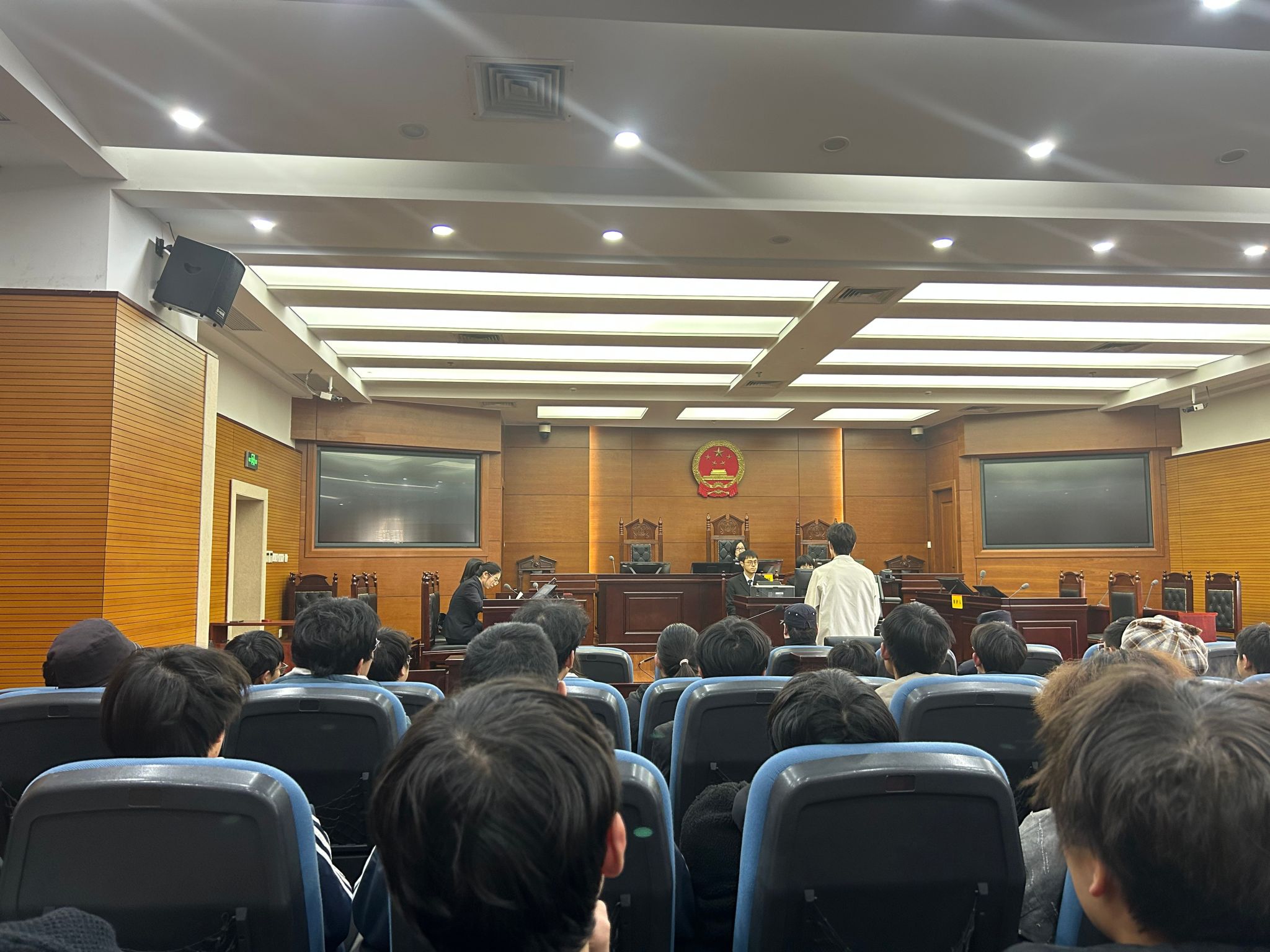 旁听活动现场 旁听活动现场