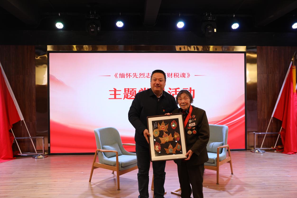 A5425E3F-3549-4EF1-8B8B-88C832A59D8D