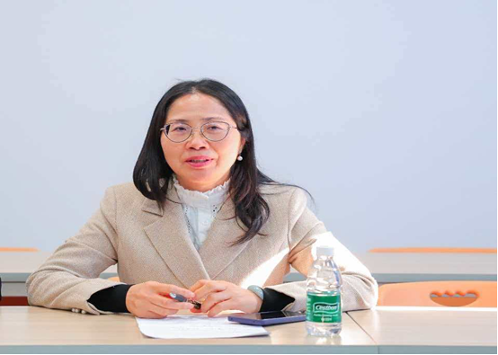 杨雪琴作总结发言