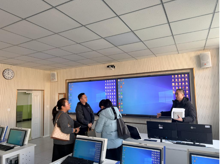 参观天水师范大学语音室