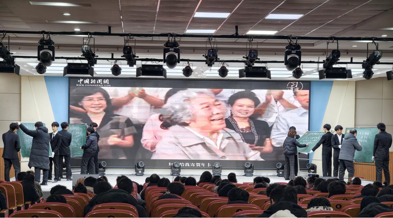 教师参加“三笔字” 基本功大赛决赛现场