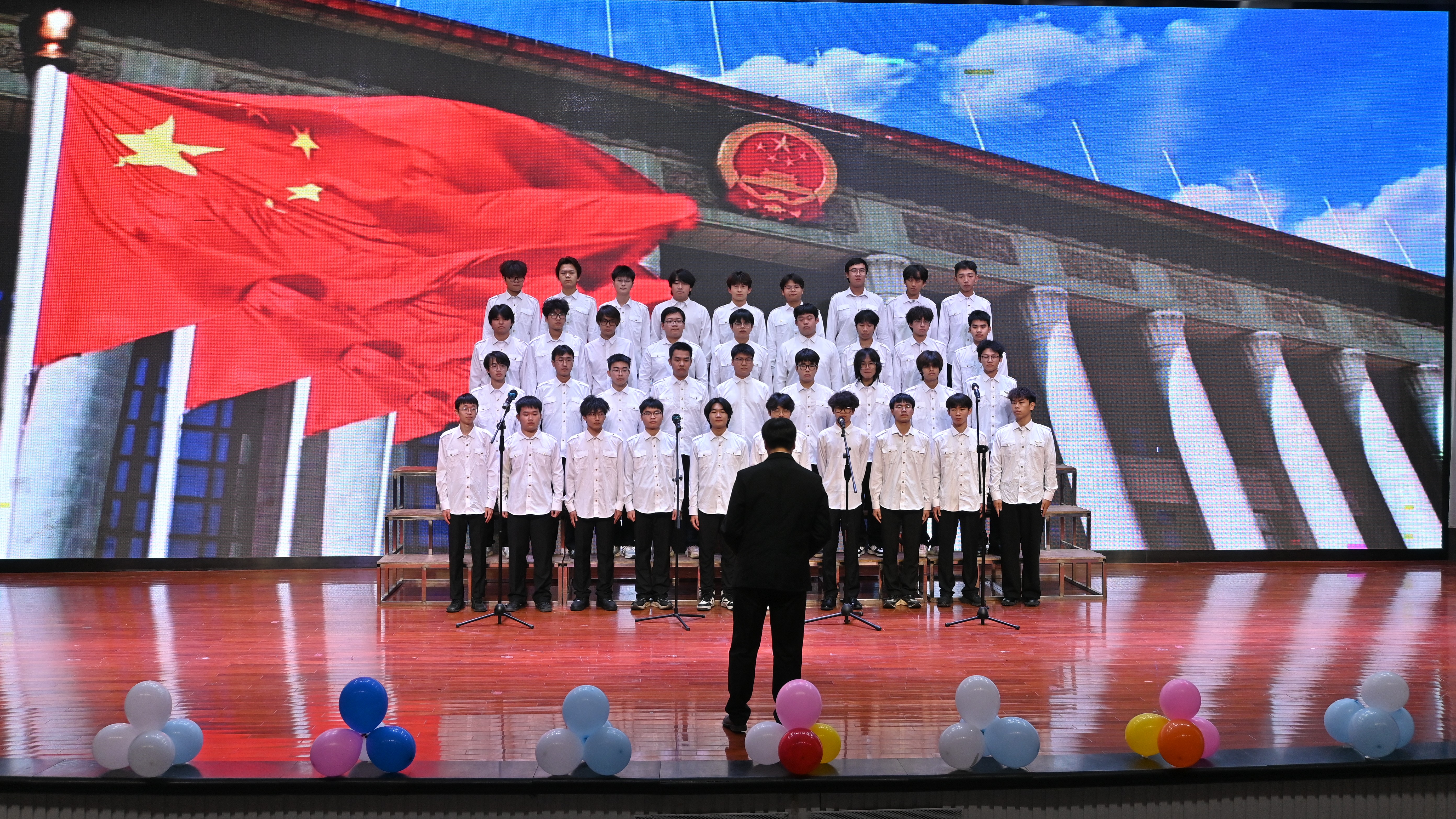 合唱《我爱你中国》