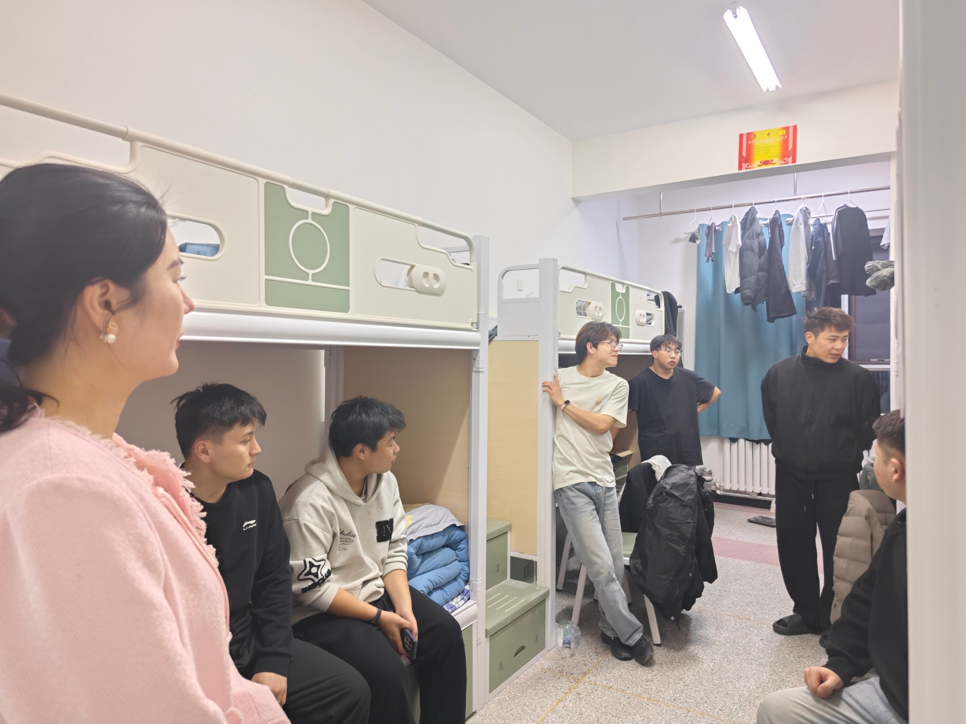 深入宿舍谈心谈话