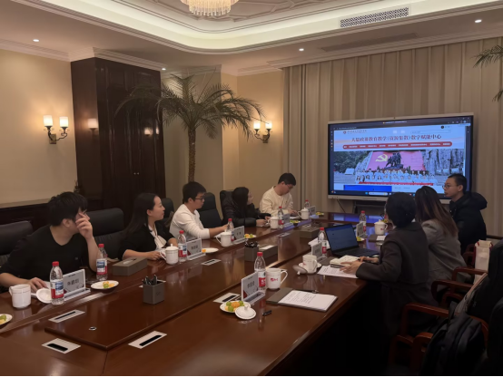 图为我校马院教师团队与超星集团相关人员交流探讨