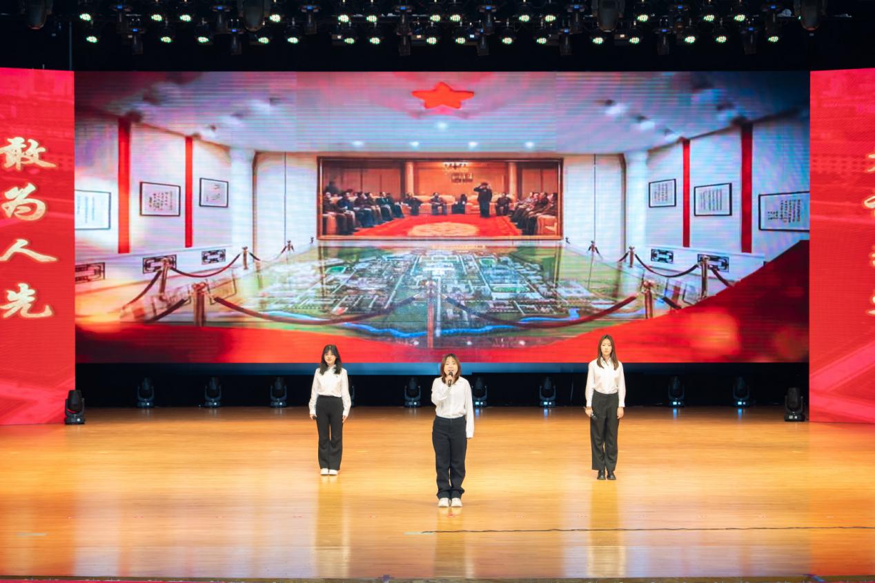 传承弘扬哈军工精神 2025级新生同上强国强军“大思政课” p3