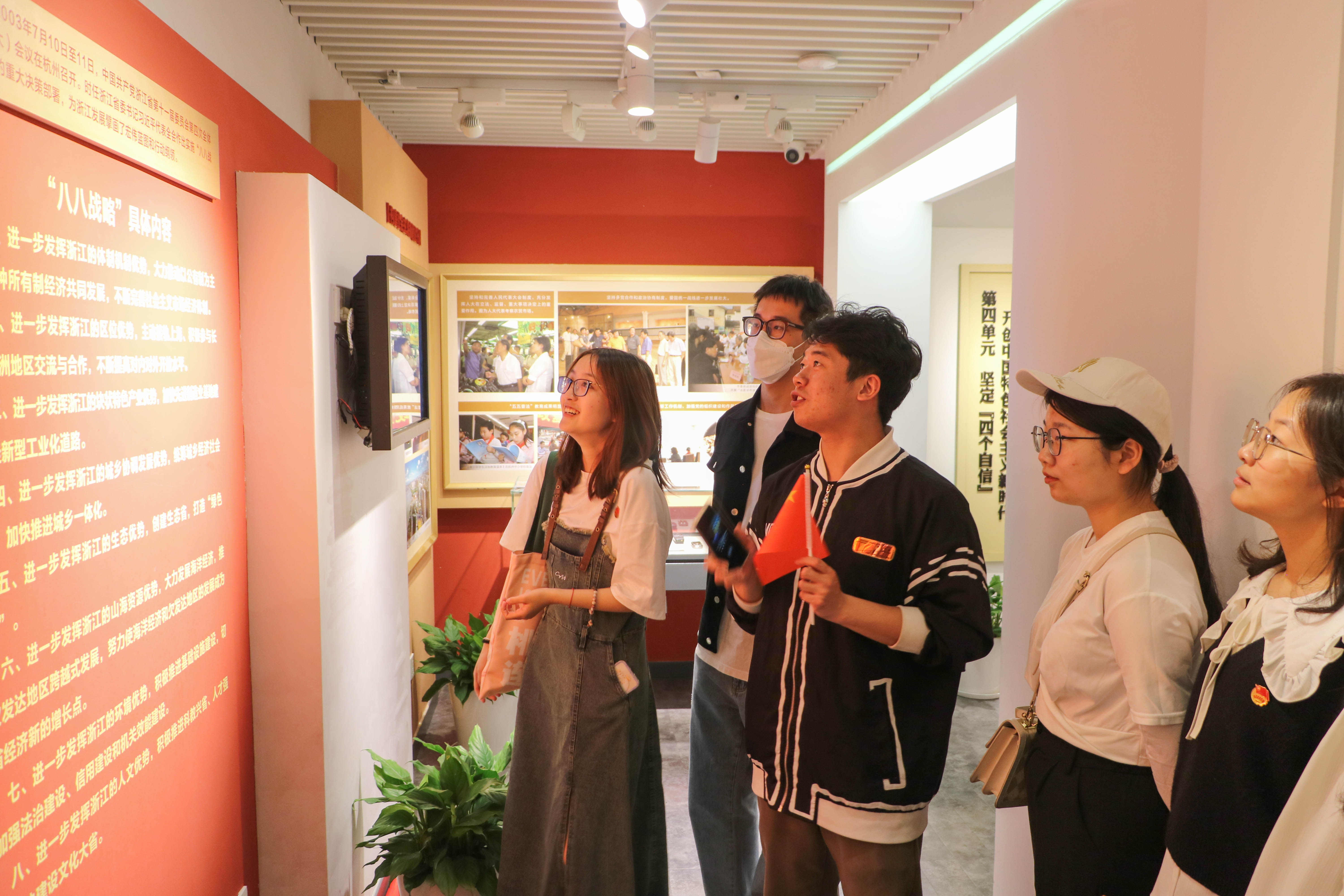 1.《行走的思政课》支部赴中国共产党杭州历史馆，沉浸式感悟党史力量