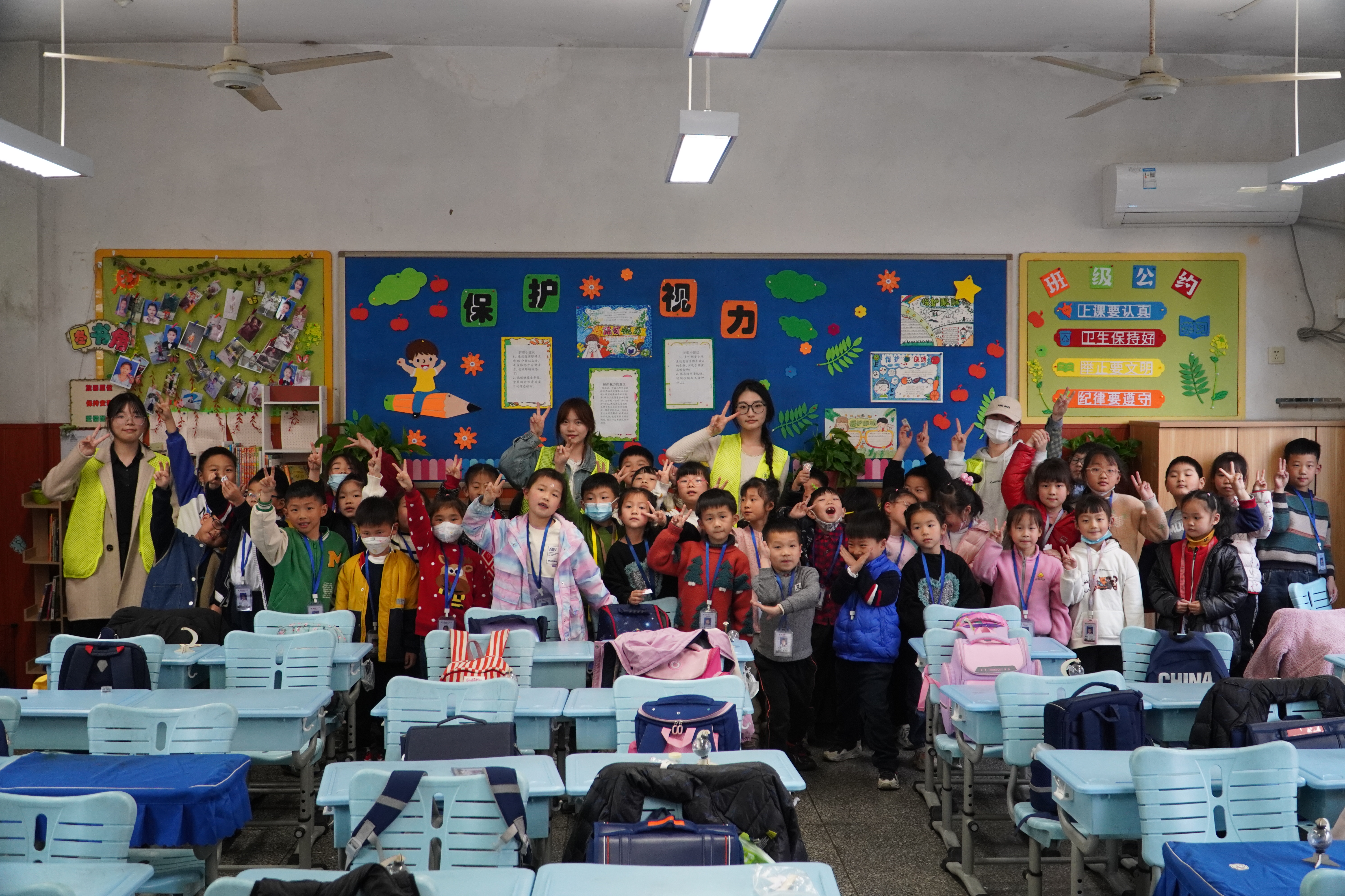 2.“树人实践薇课堂”志愿项目既有思想引领，也有心理疏导与兴趣拓展，深受好评，实现“红色教育从娃娃抓起”