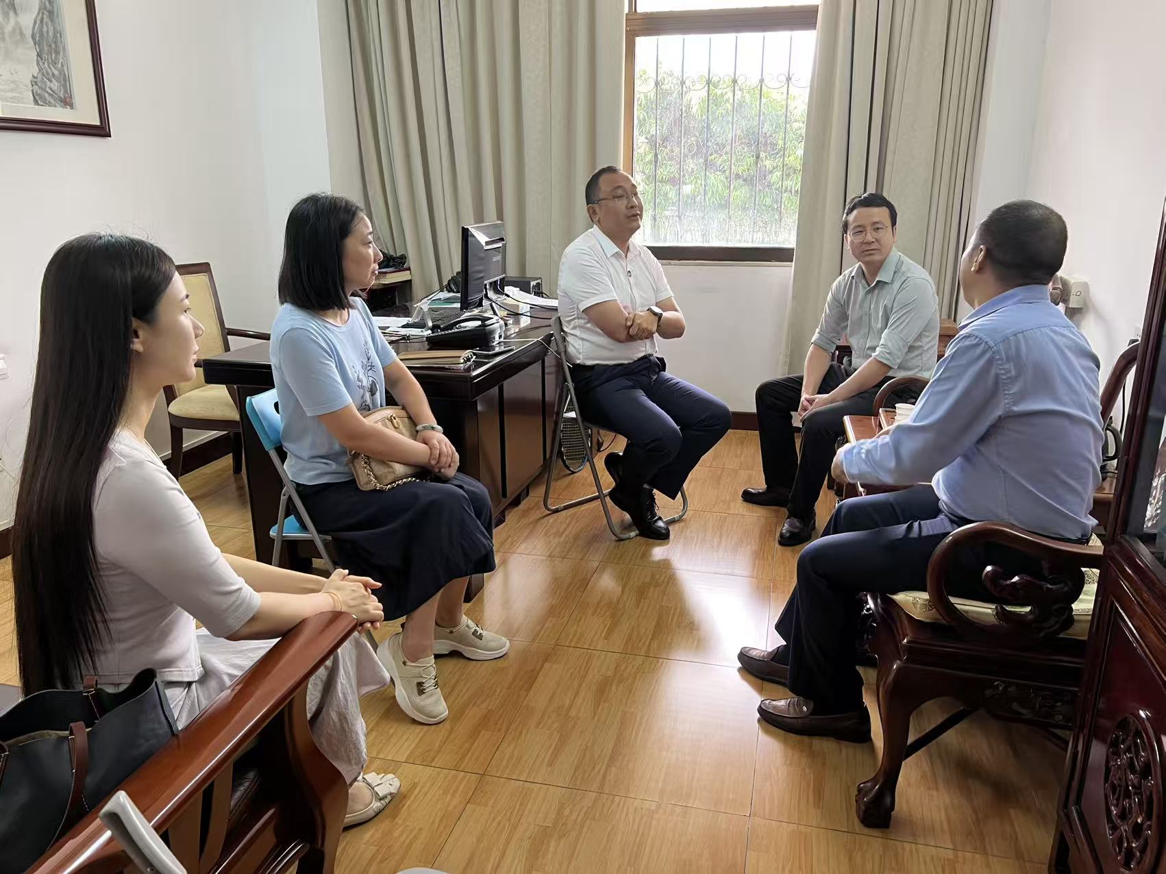 管院老师与珠岛宾馆领导进行座谈交流