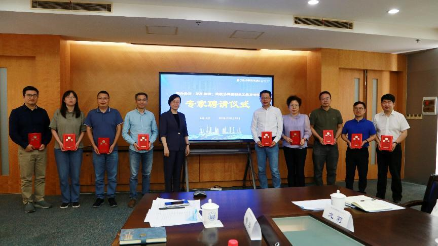 党建引领促发展，职教协同谱新篇，支部党员受聘为职教研究专家3