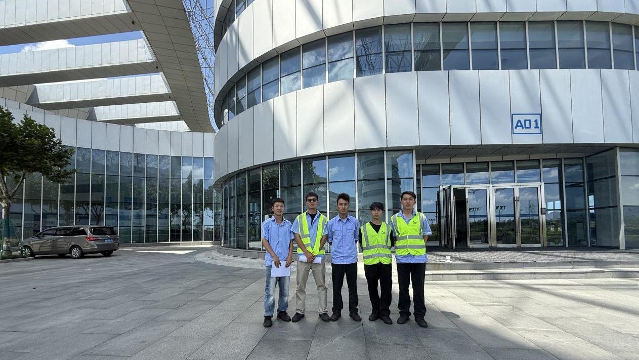 图13：航空学院优秀毕业生签约中国商飞