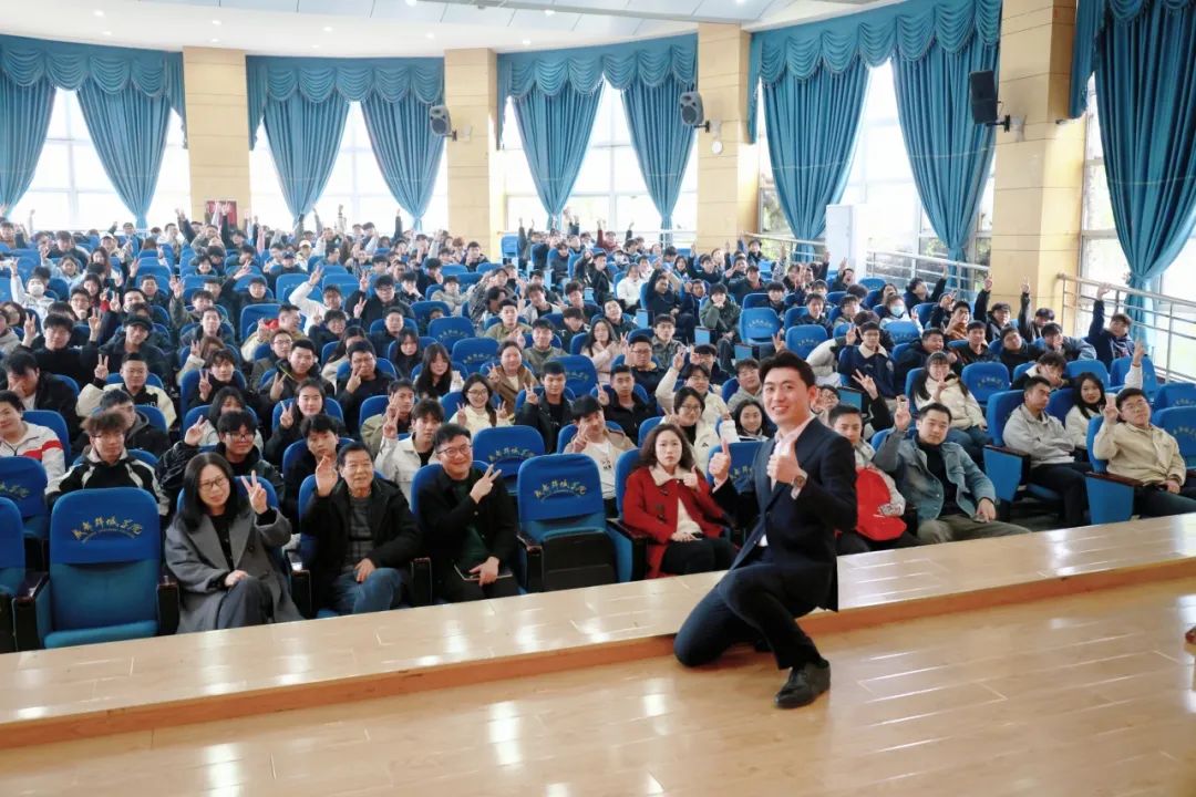 先锋大讲堂第一期 就业讲座