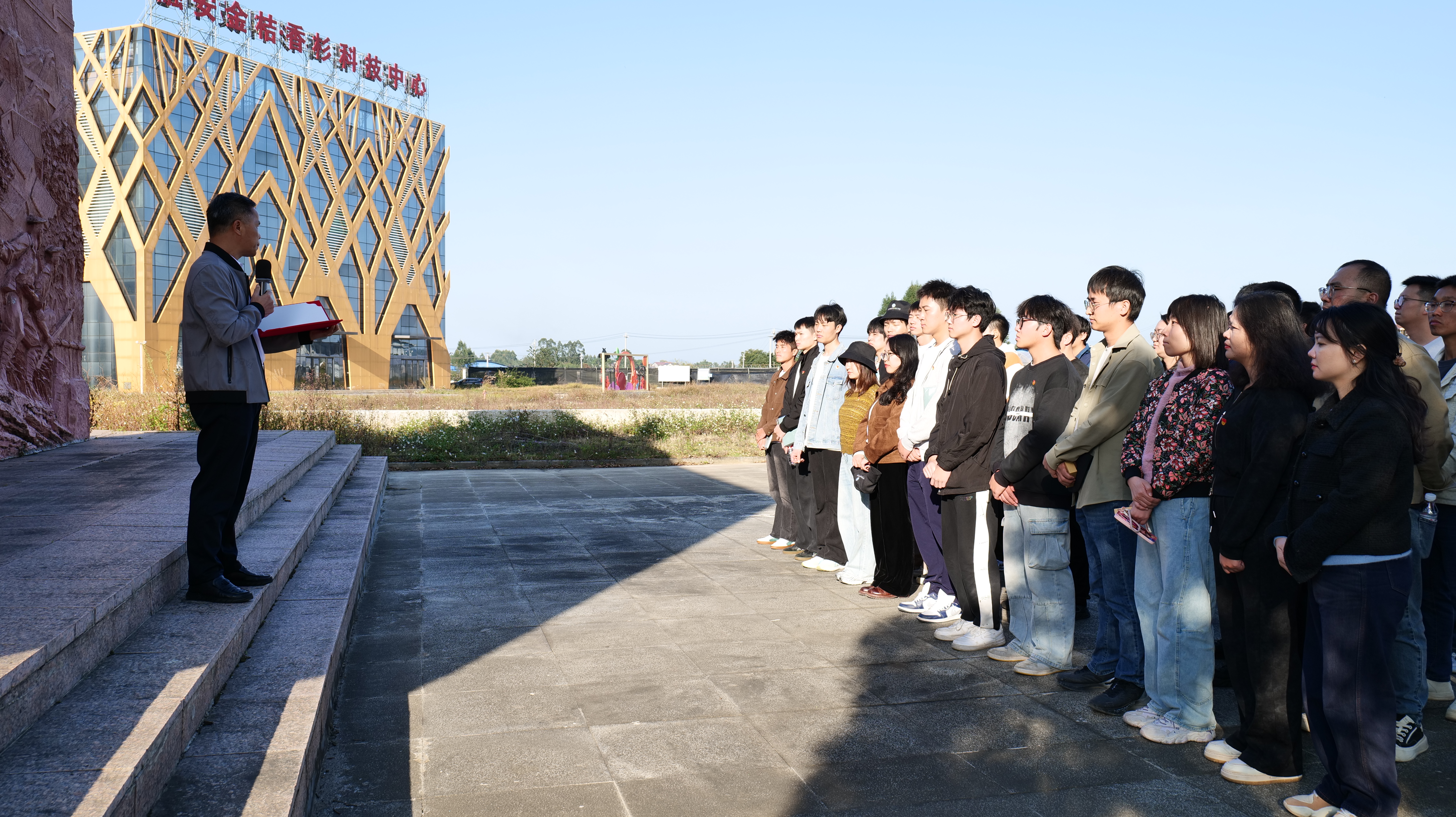 微党课-“对标新要求扛起新使命,以斗争精神谱写学院发展新篇章”-2 微党课-“对标新要求扛起新使命,以斗争精神谱写学院发展新篇章”-2