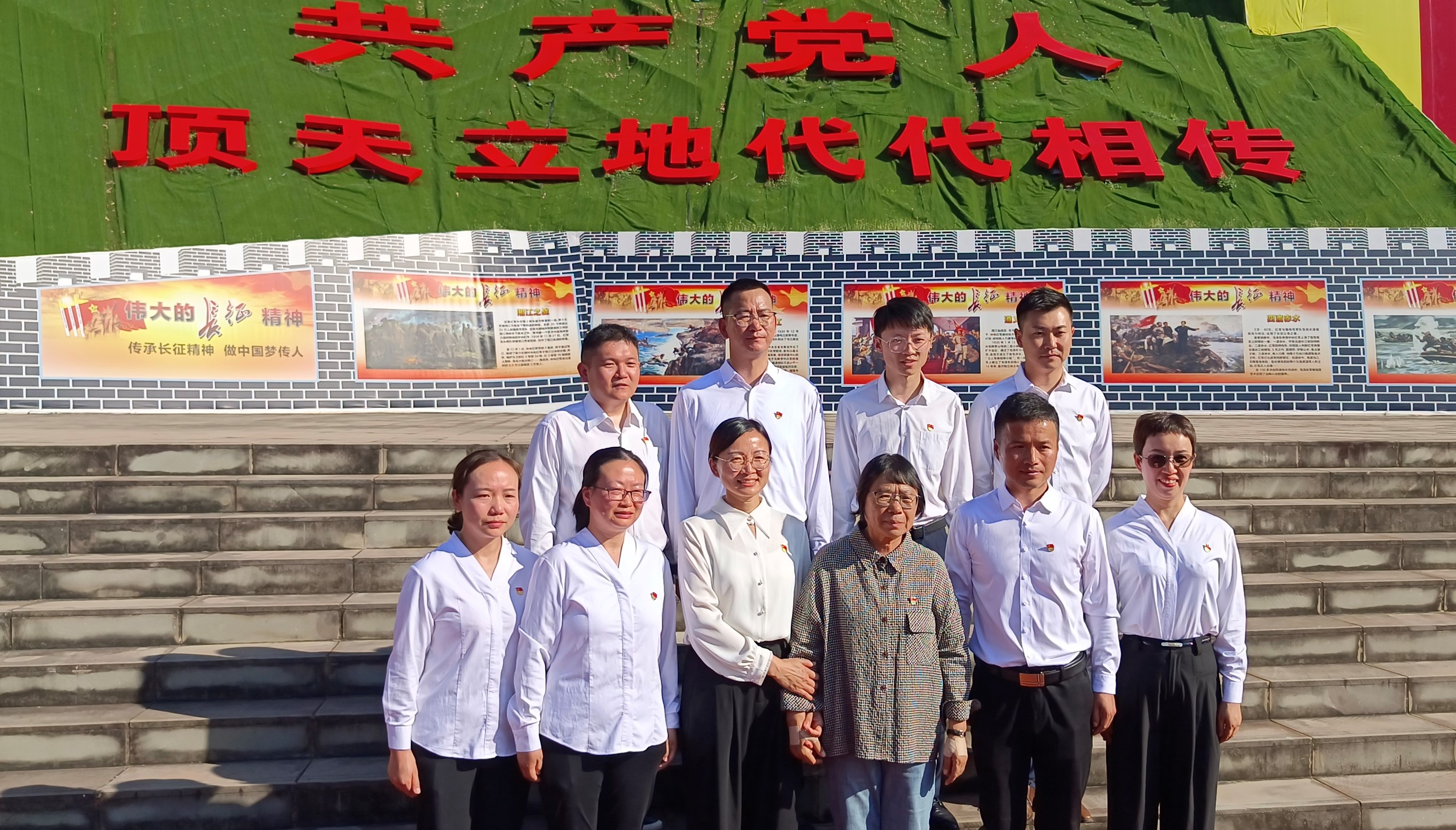 图3：航空学院党支部党员、教师代表到华坪女高参加党性教育