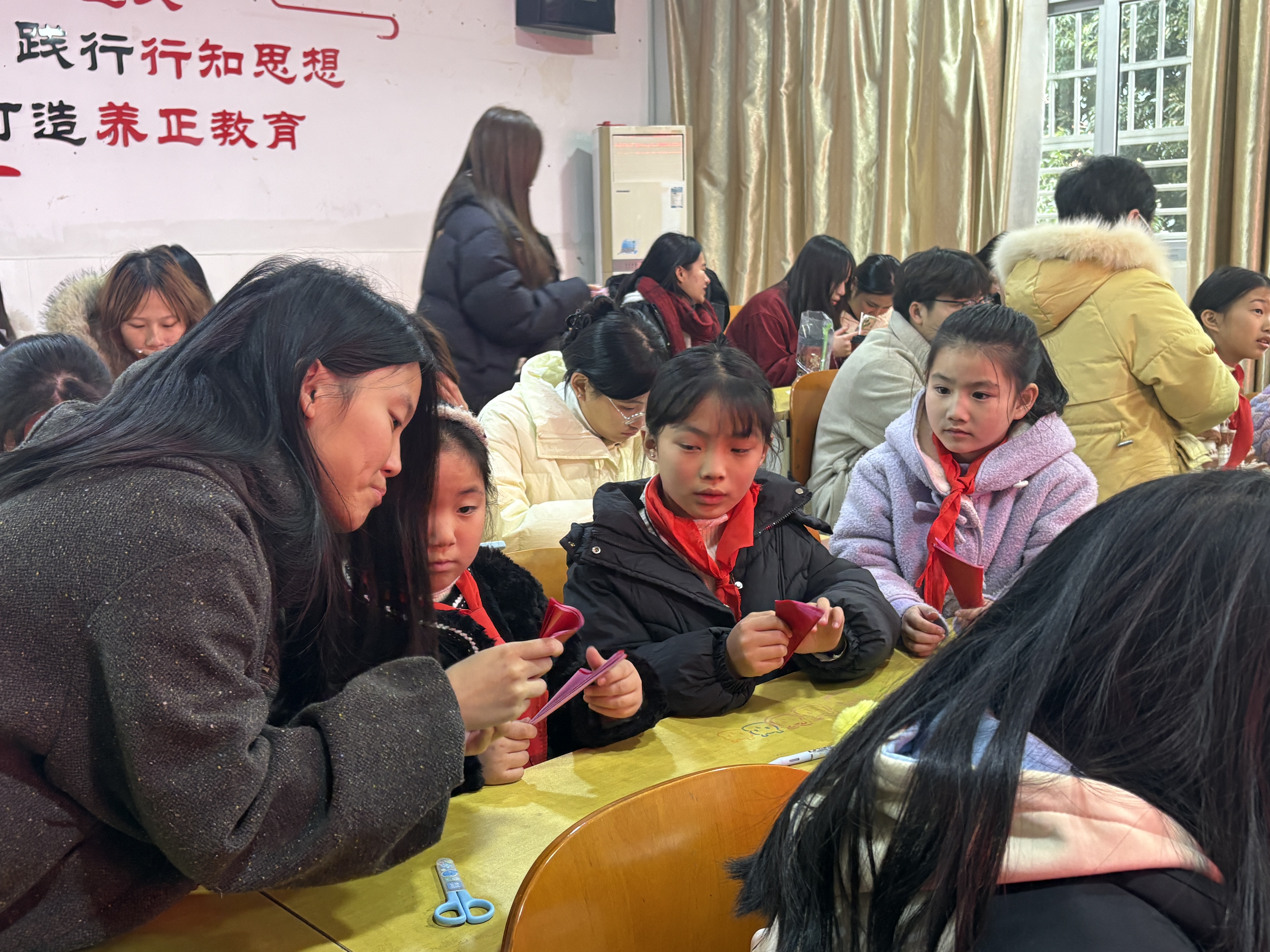 9 深入小学开展剪纸教学