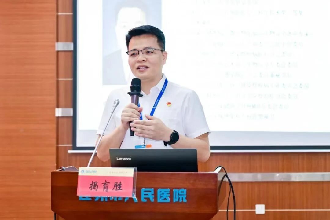 揭育胜在连州市人民医院工作照