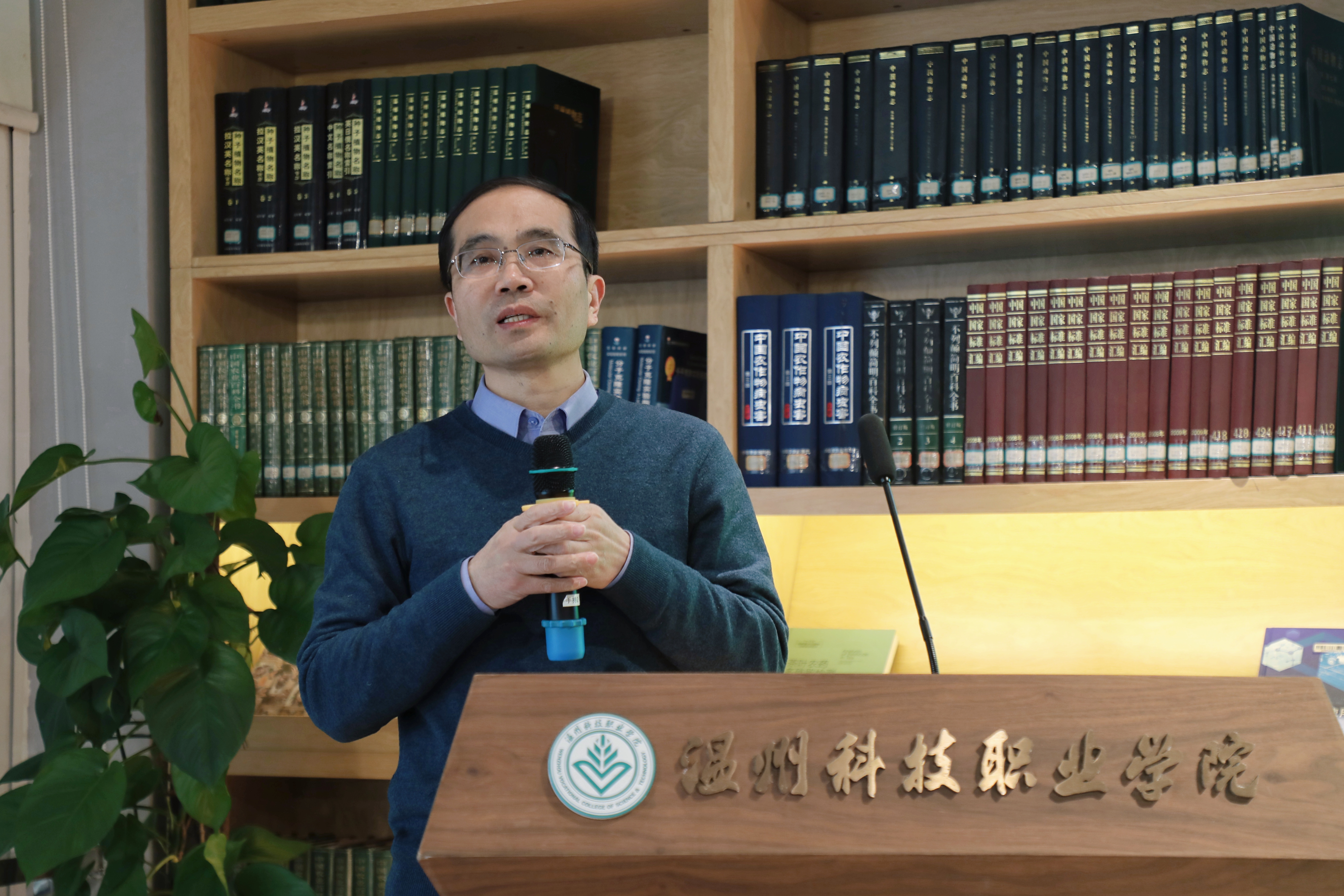 刘永华特写_副本