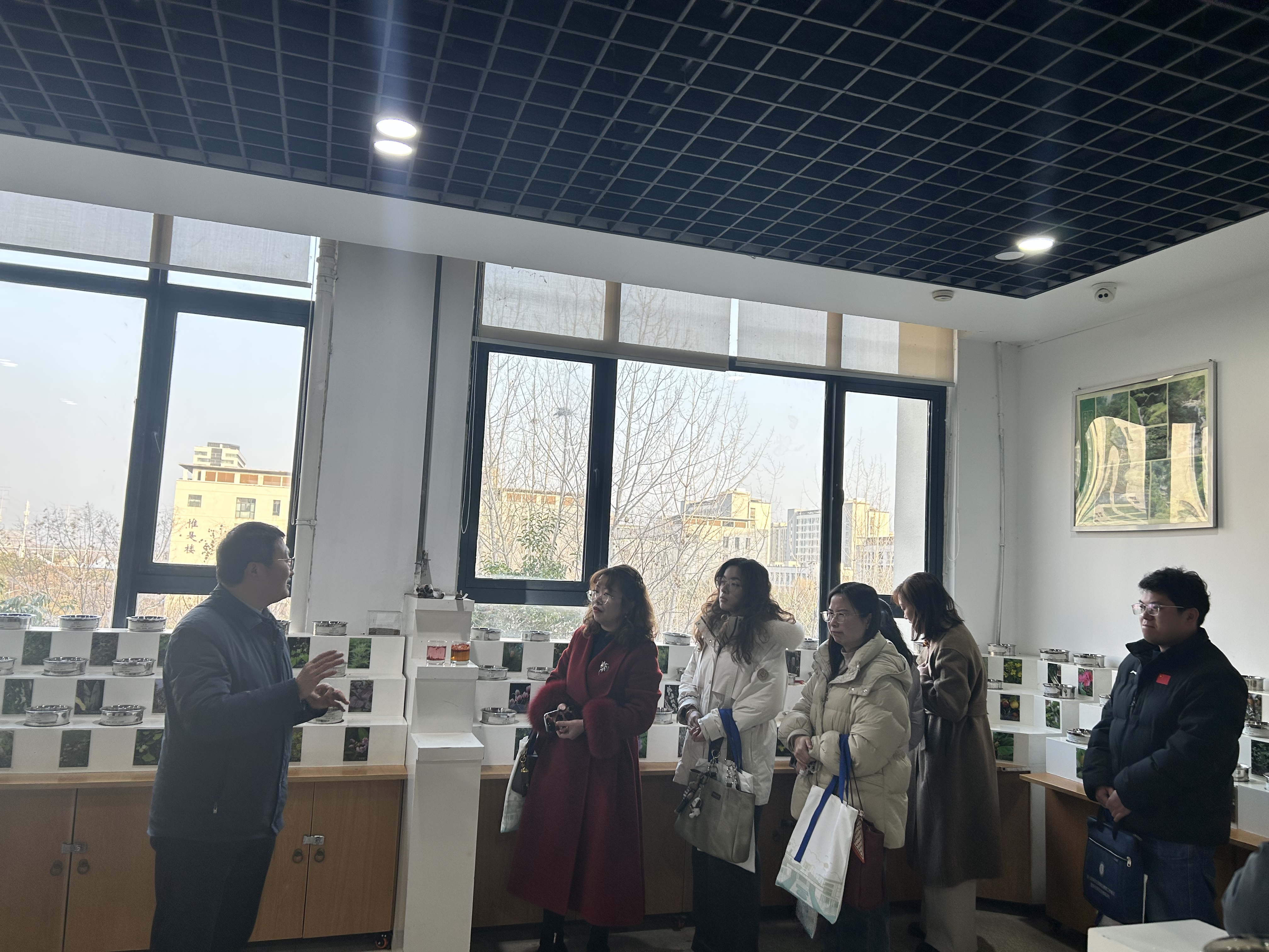 参观中药资源中心