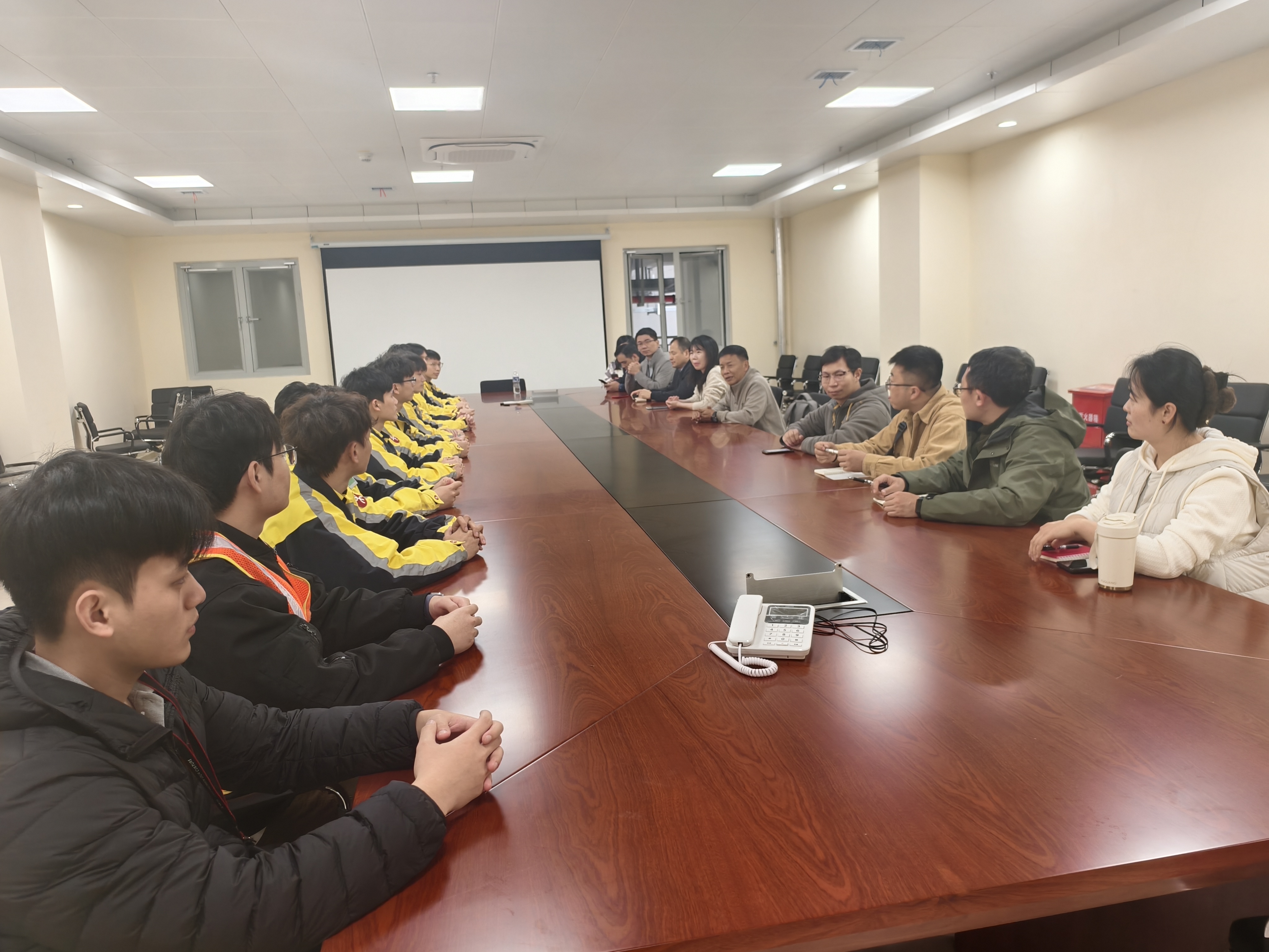 座谈会照片 座谈会照片