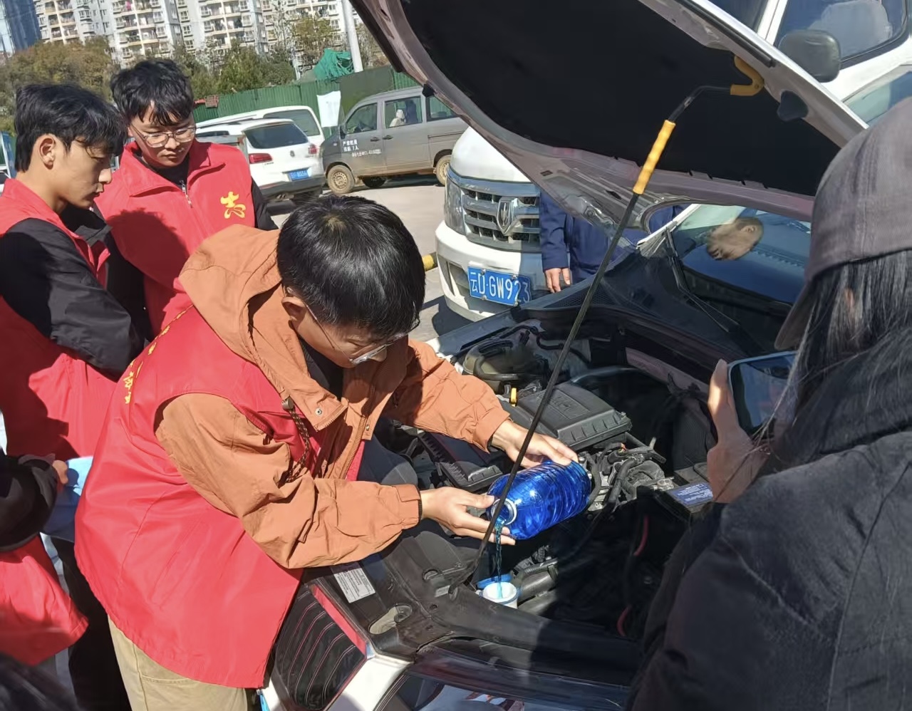 图18 为居民车辆检修