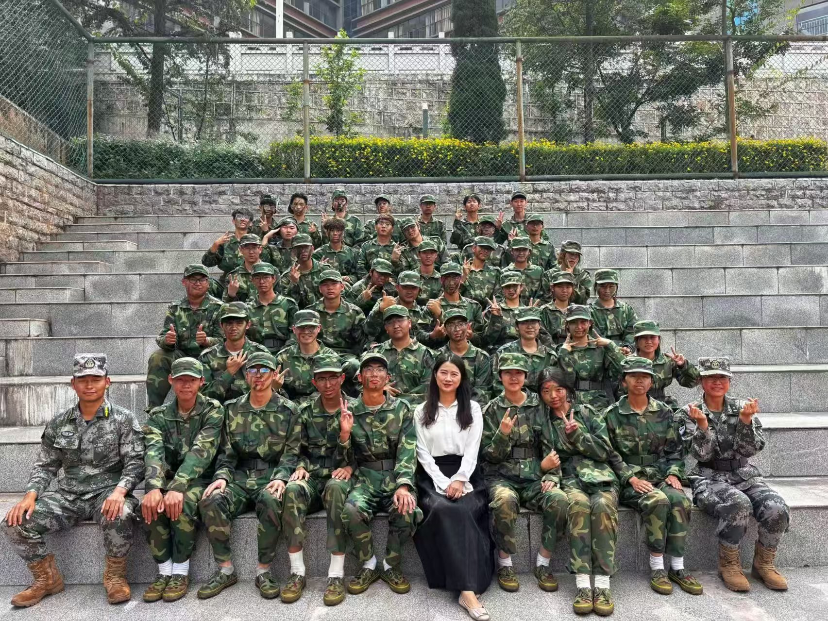 图21 高本贯通班军训留影