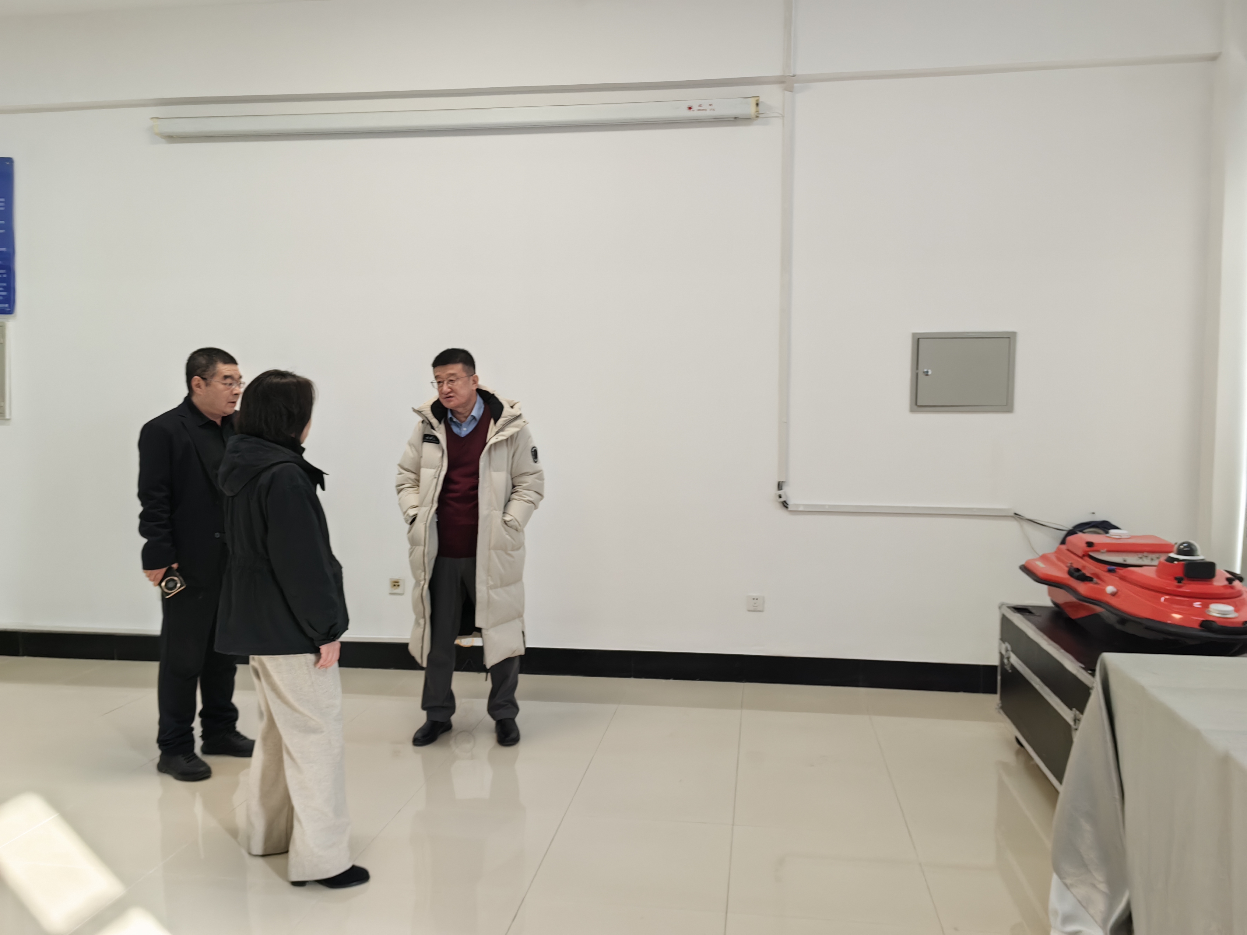 副校长田培育检查校企合作实训室