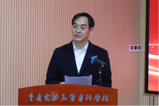 潼南区委常委、宣传部部长何礼兵作领导发言