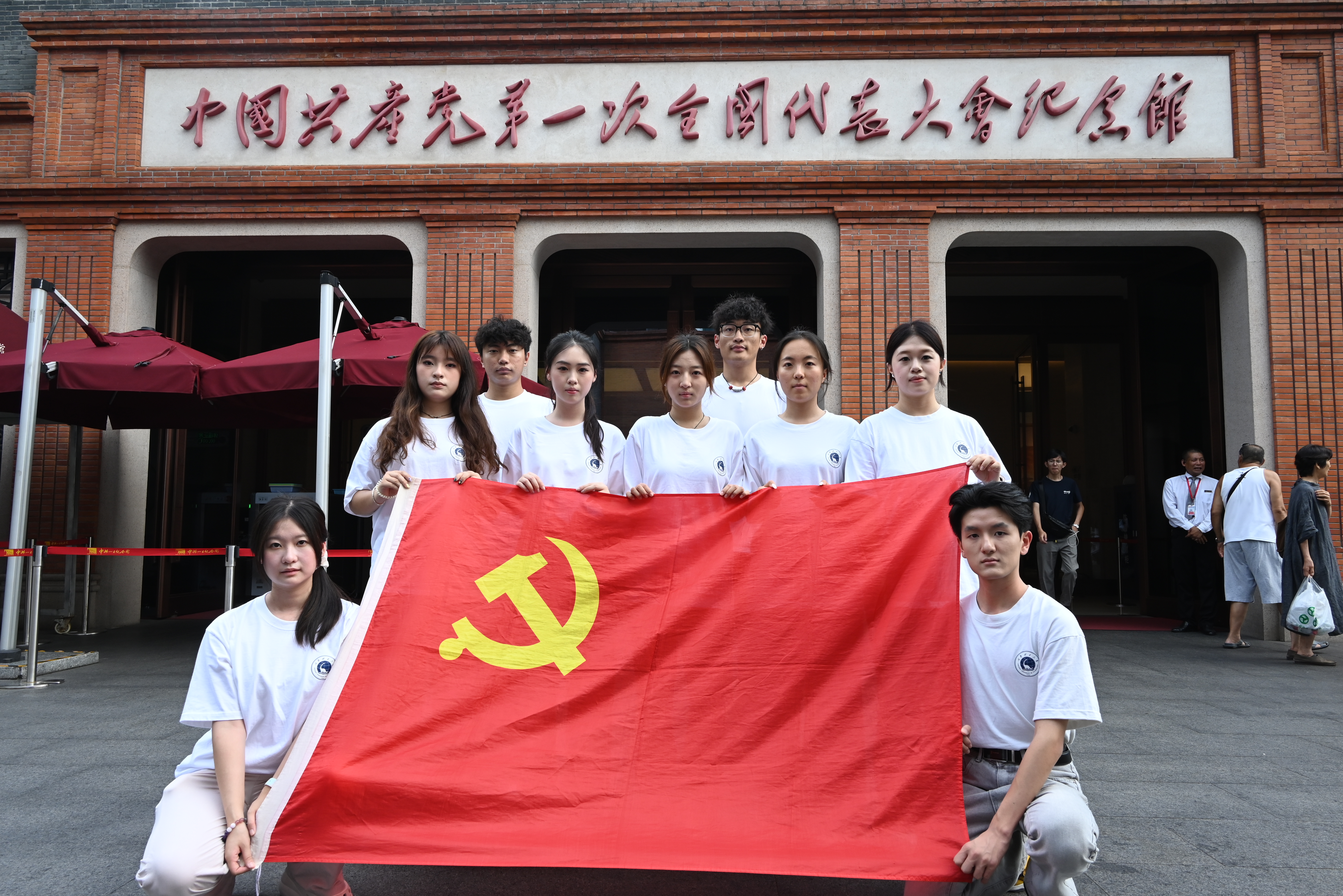 暑期社会实践团队参观中共一大会址 暑期社会实践团队参观中共一大会址