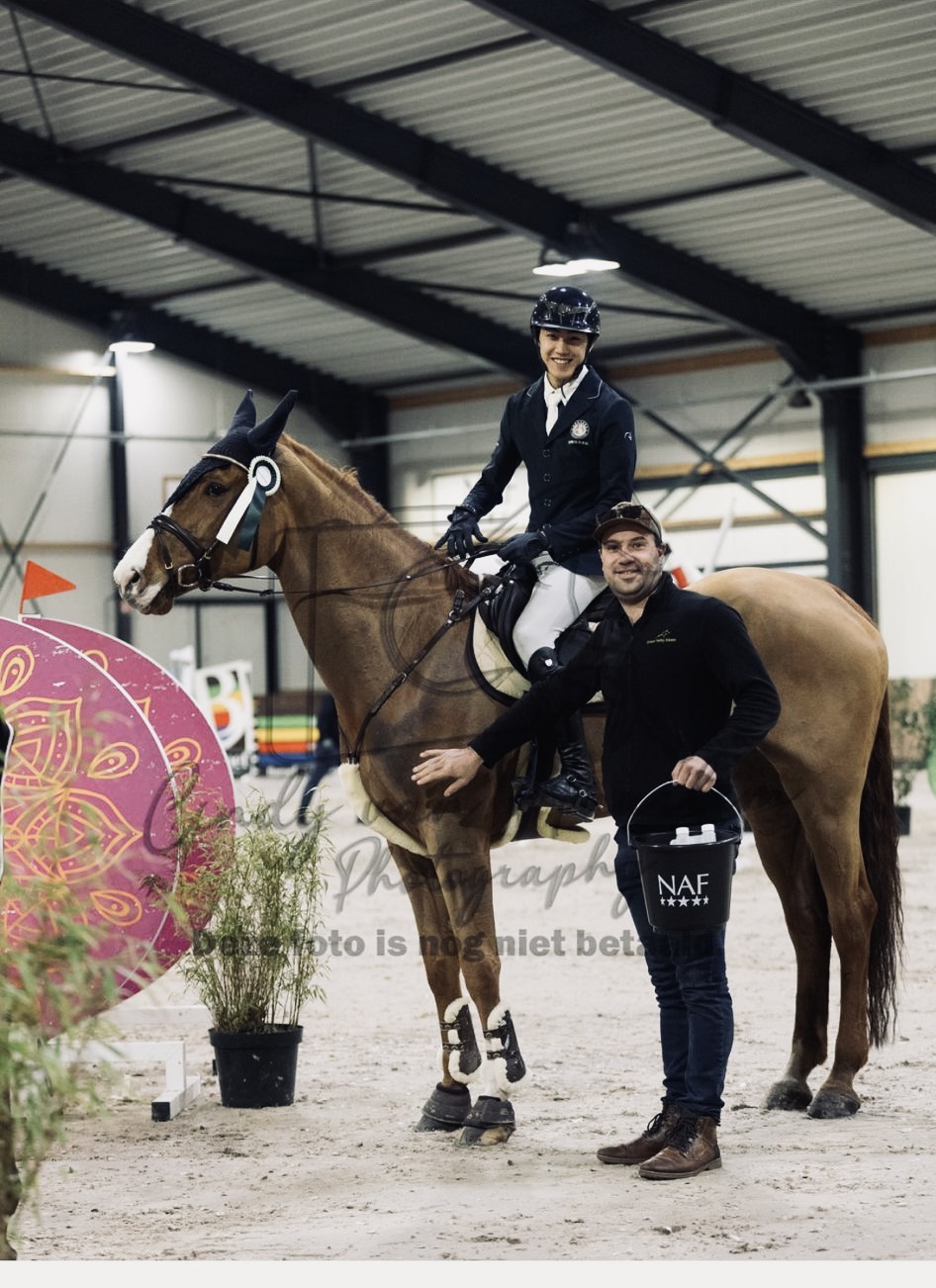 图1.张智轲同学获奖照片