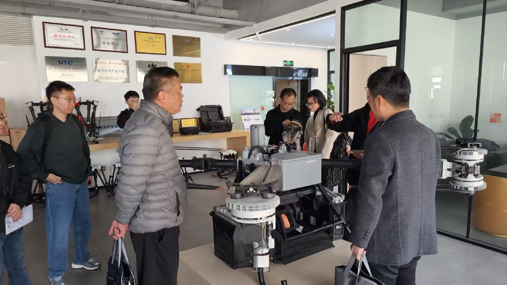 图1:走访云南泰亘信息技术有限公司 图1:走访云南泰亘信息技术有限公司