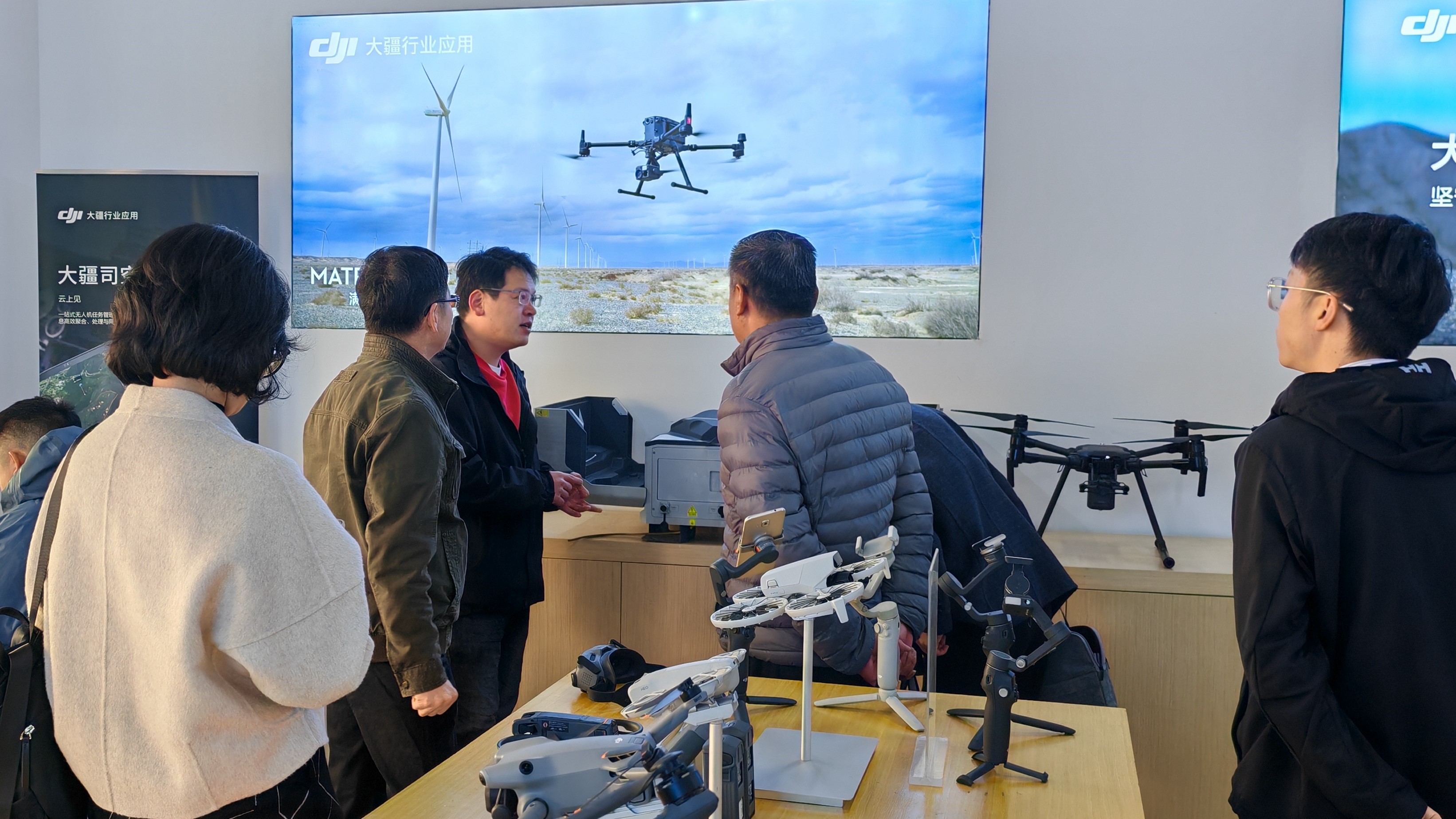 图2:走访云南泰亘信息技术有限公司 图2:走访云南泰亘信息技术有限公司