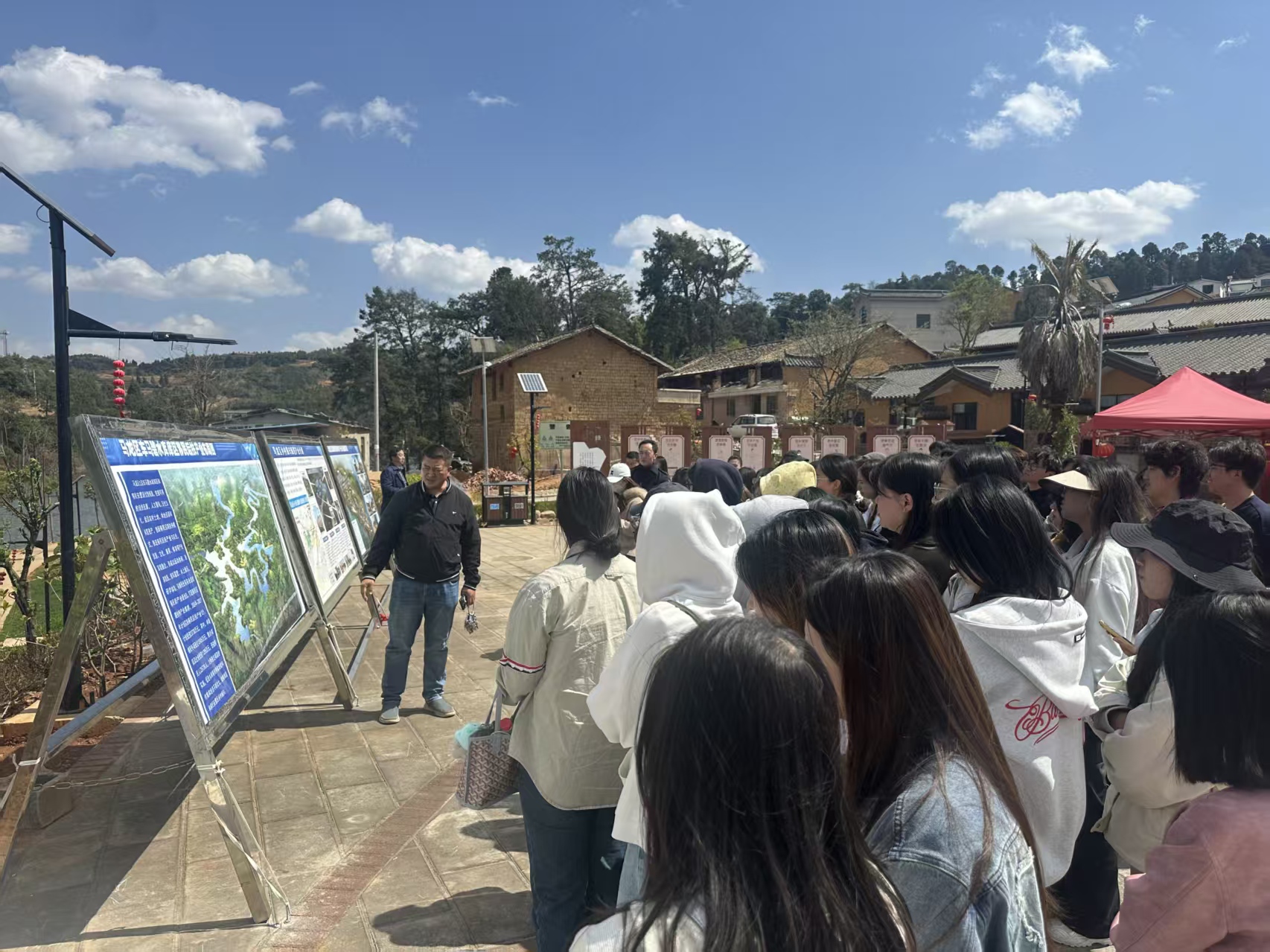 黄坝感悟自然与人文的交融 黄坝感悟自然与人文的交融