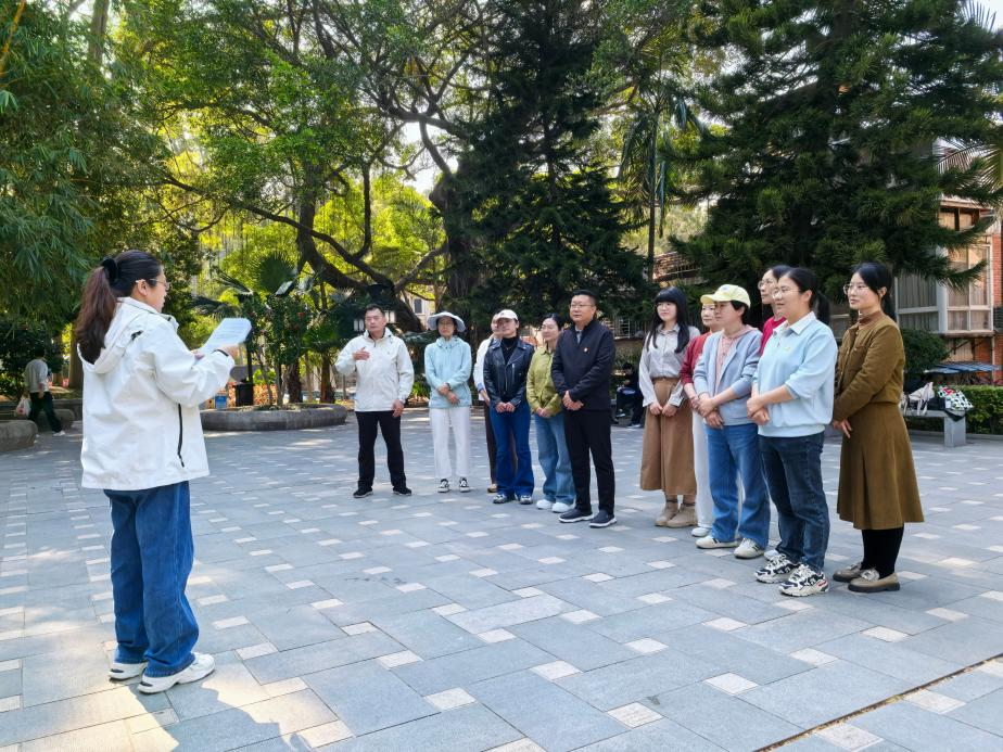“铸牢中华民族共同体意识”主题党日活动党课图片