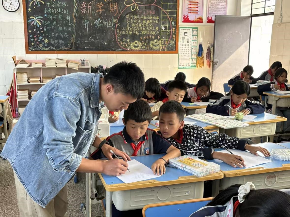 澜沧县东回镇小学《春天》主题课 澜沧县东回镇小学《春天》主题课