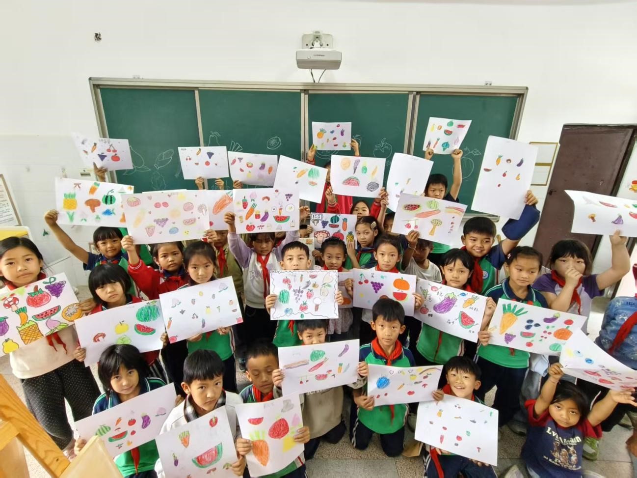澜沧县民族小学《蔬菜水果大杂烩》 澜沧县民族小学《蔬菜水果大杂烩》