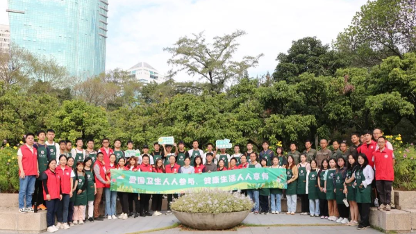 深圳大学文山湖学生社区管理委员会成功举办“绿美校园，你我共植”苗木种植志愿活动