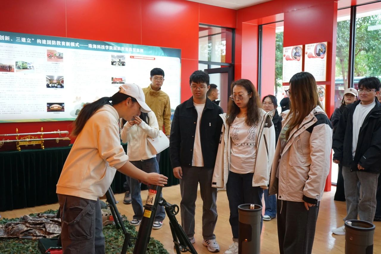 国防成果模型展示现场.jpg