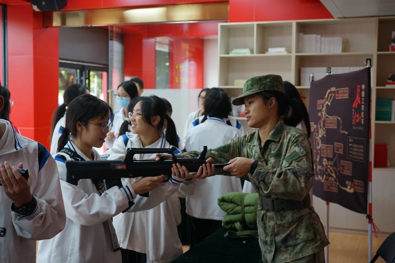 枪支模拟射击体验现场3.jpg