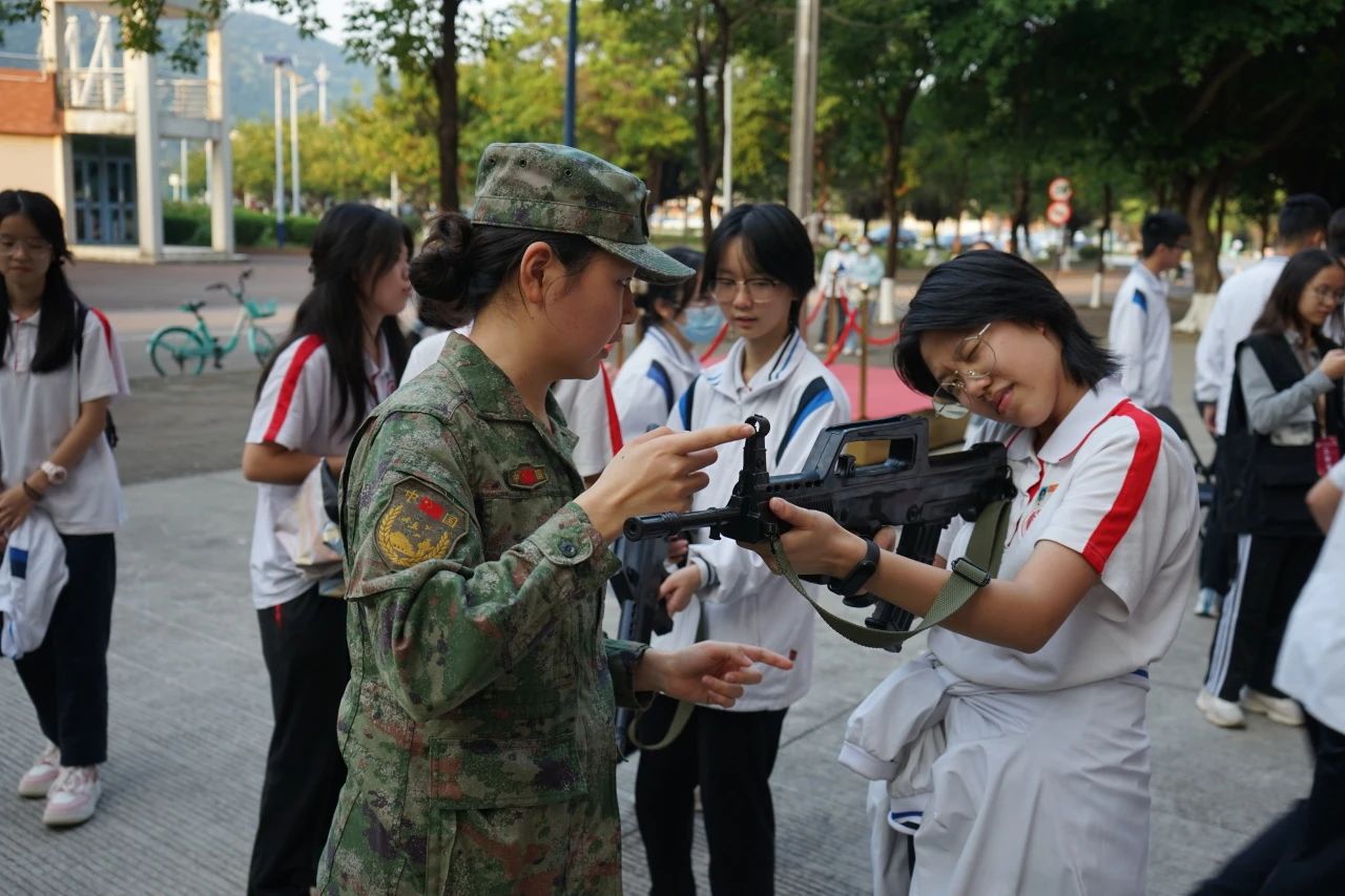 枪支模拟射击体验现场1.jpg