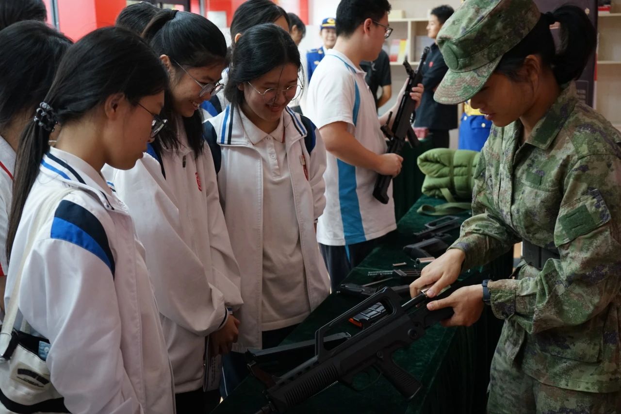 枪支模拟射击体验现场2.jpg