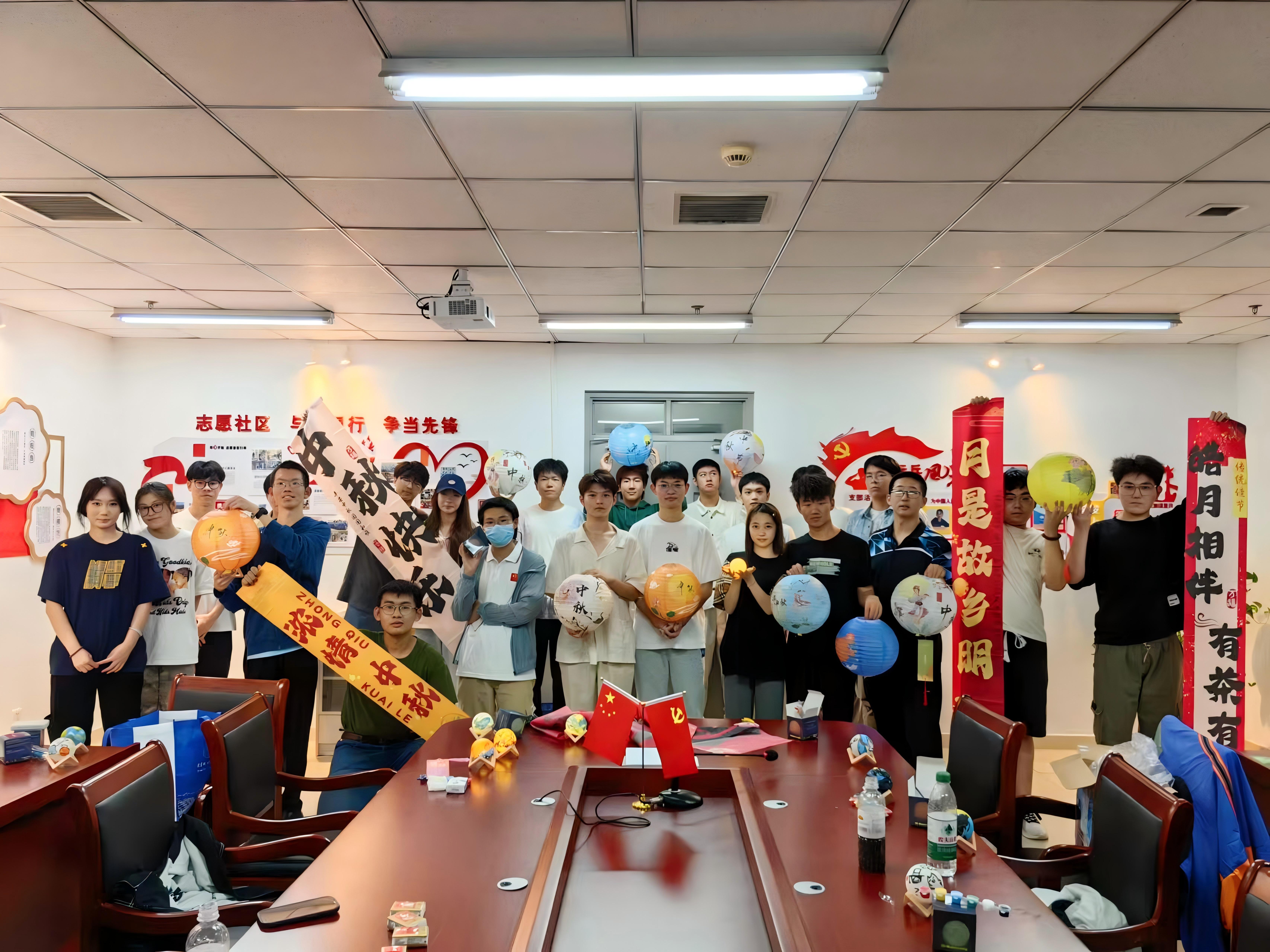 9.10红色小屋活动.jpg 9.10红色小屋活动.jpg