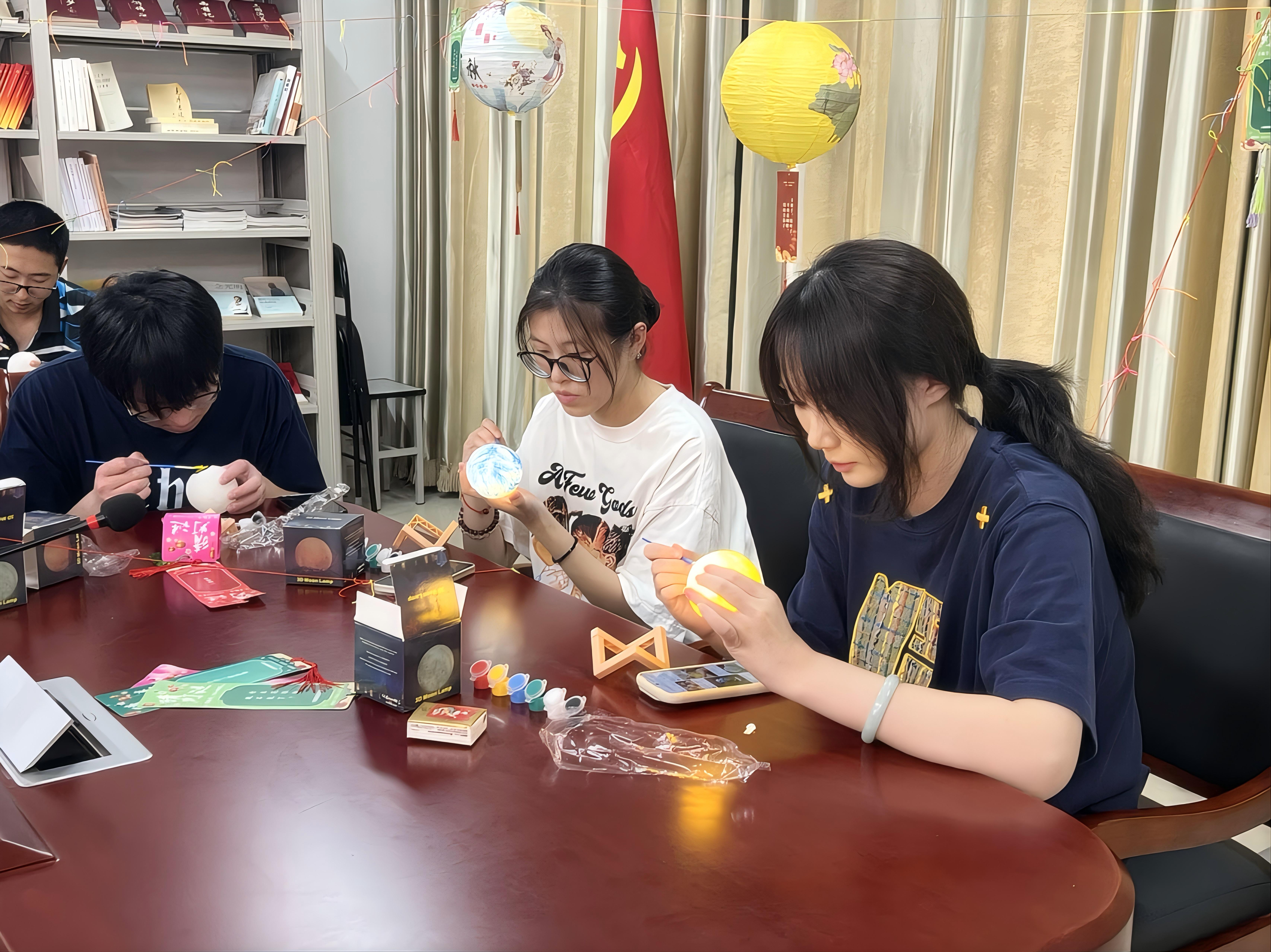 绘制月球灯-1.jpg 绘制月球灯-1.jpg