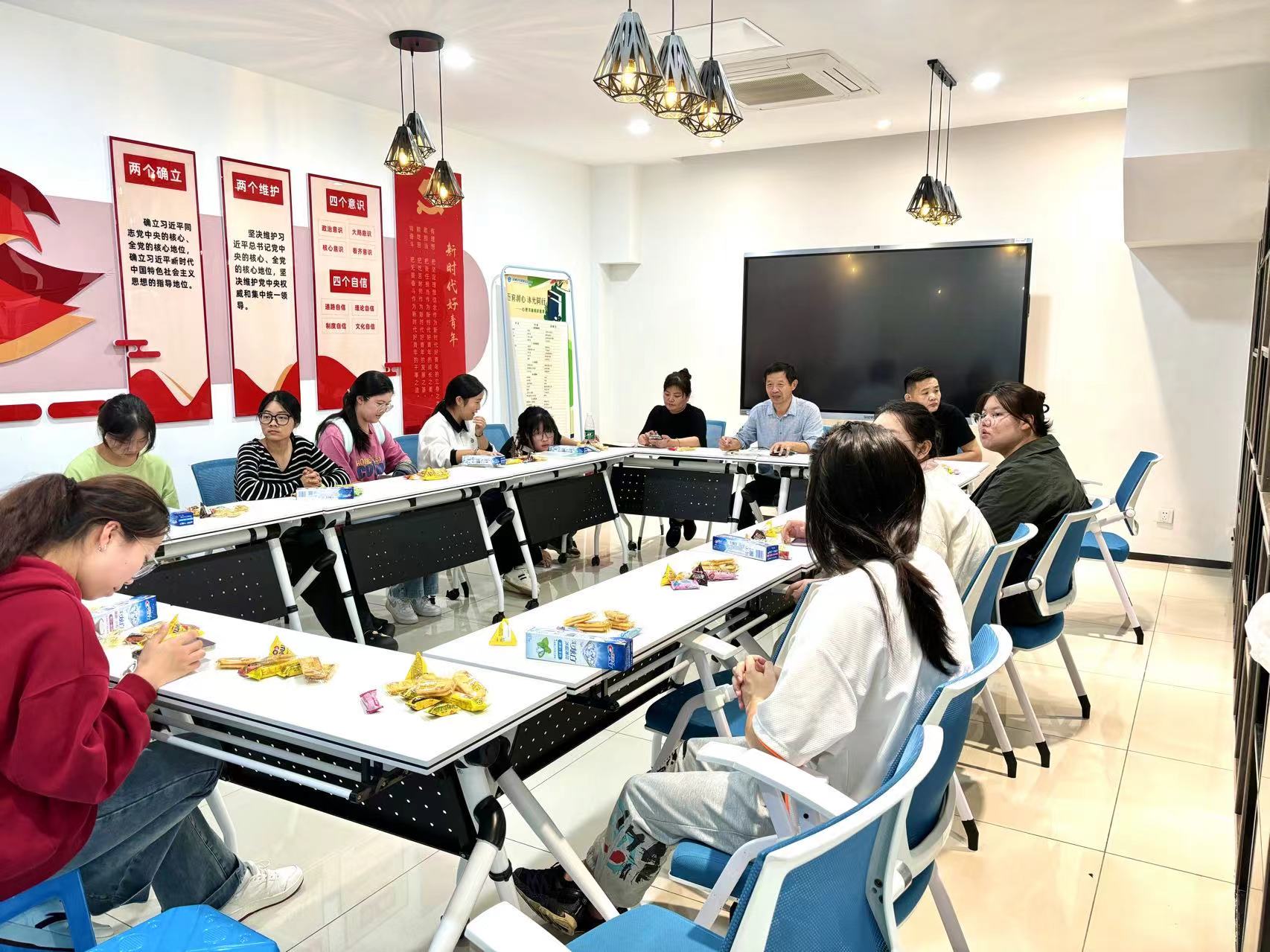 资产经营公司后服中心开展“一站式”学生社区活动.jpg 资产经营公司后服中心开展“一站式”学生社区活动.jpg