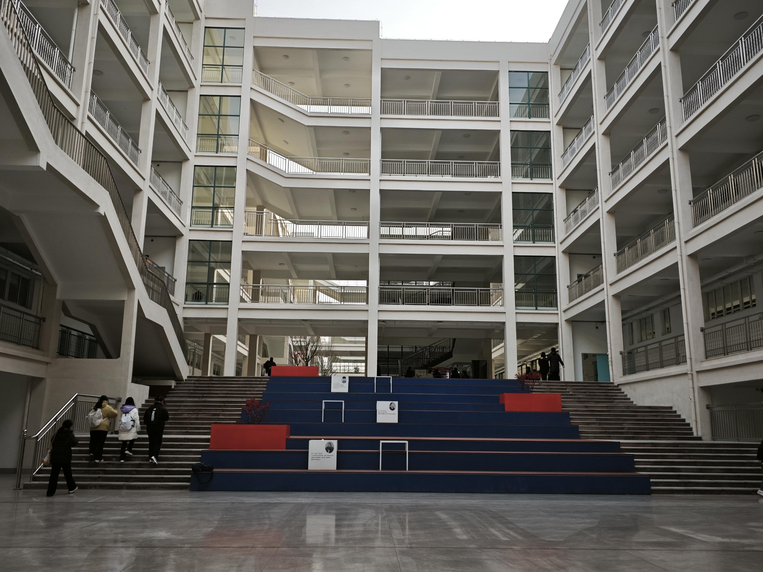 青岛黄海学院打造舒适,现代,功能齐全的教学环境