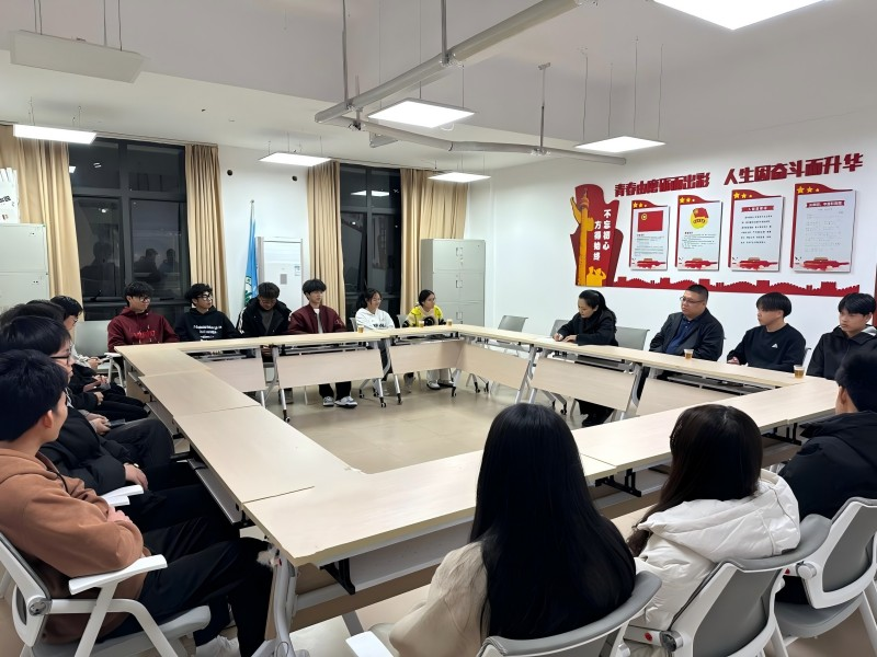 市政与交通学院举行“一站式”学生社区建设座谈会.jpg